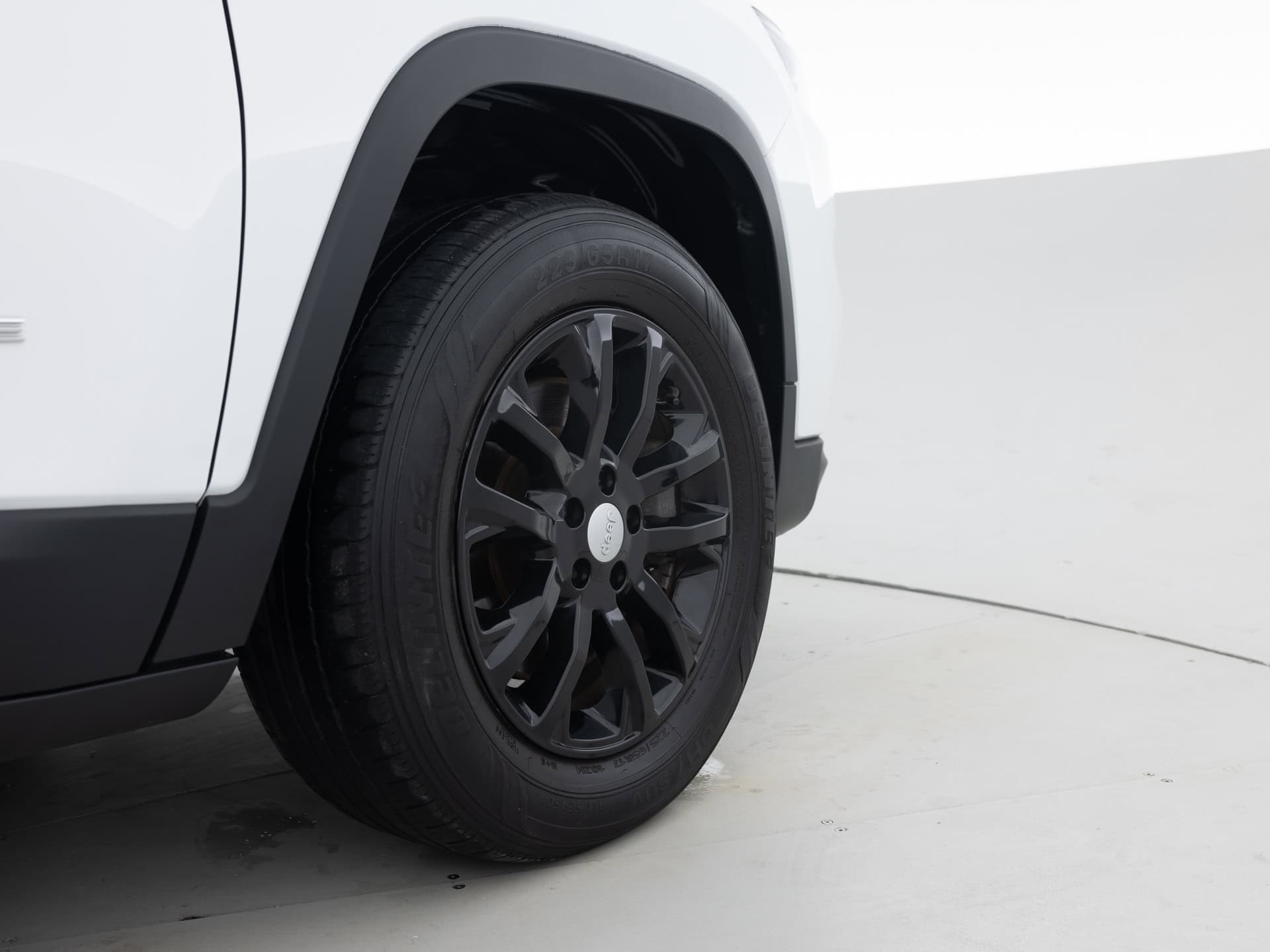 Used White Jeep Cherokee LAT-12 for Sale