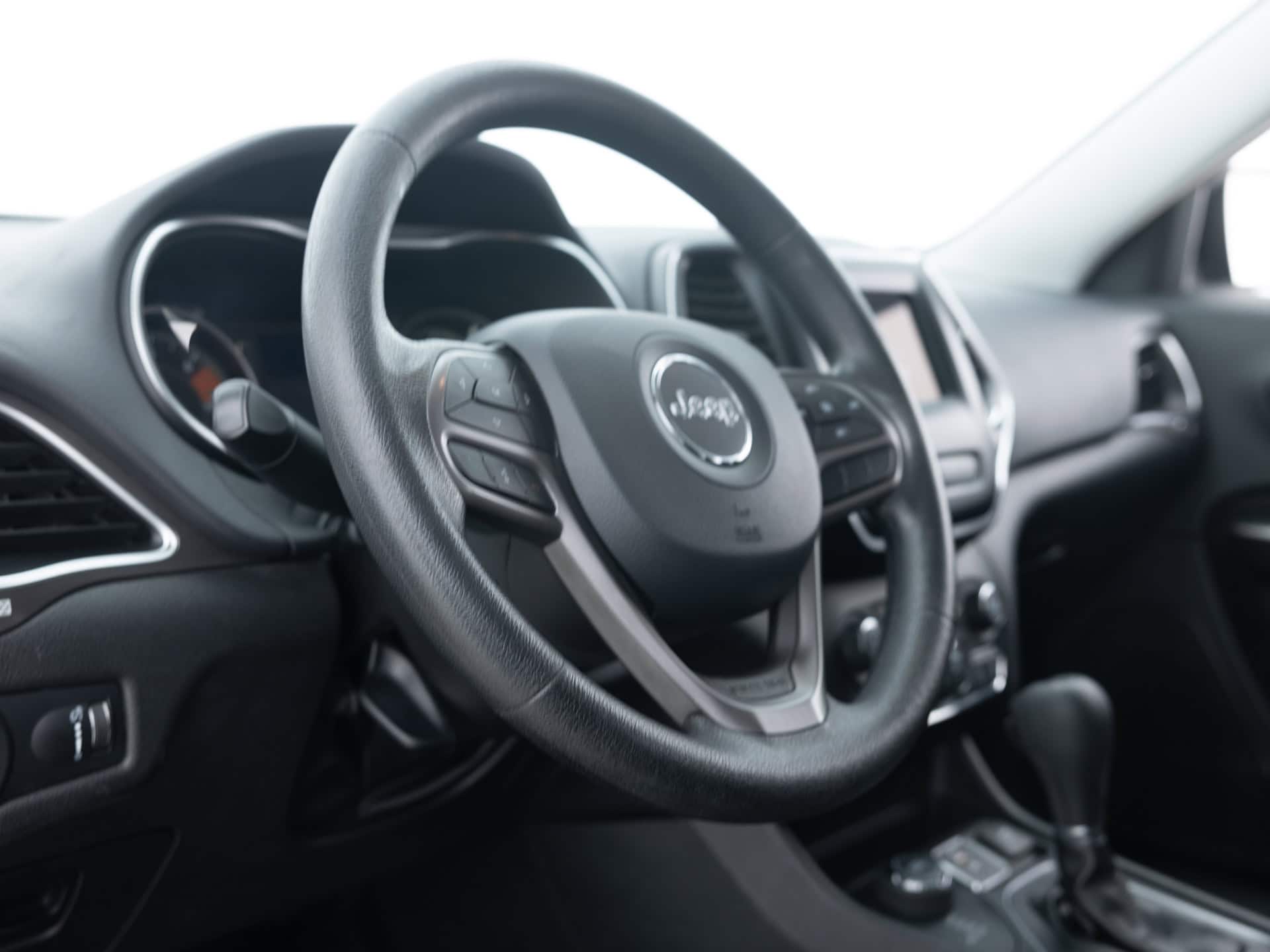 Used White Jeep Cherokee LAT-15 for Sale