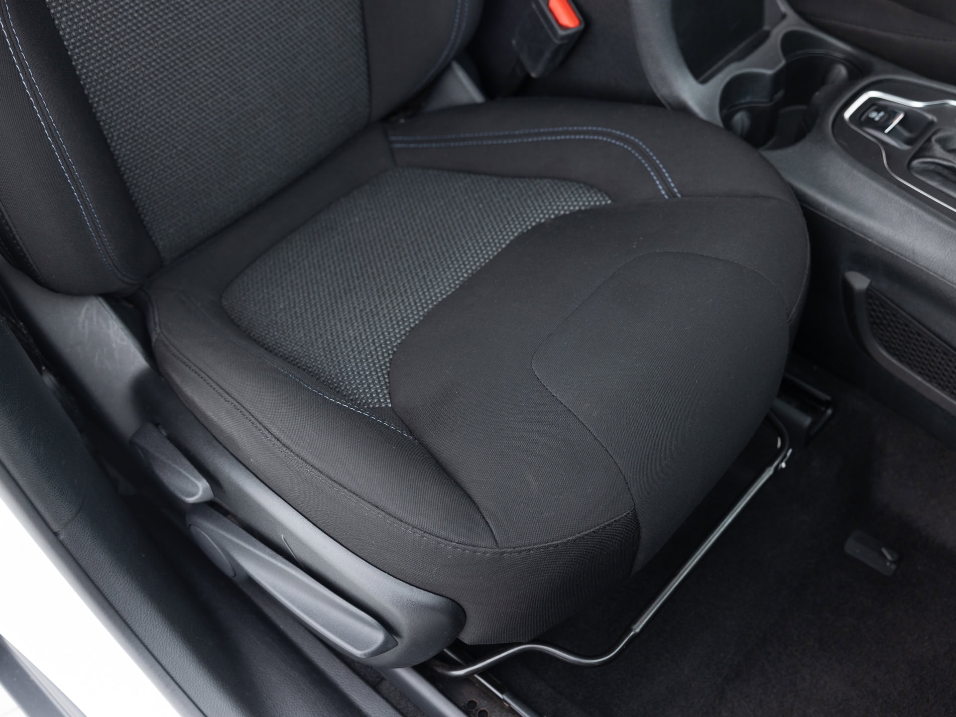 Used White Jeep Cherokee LAT-17 for Sale