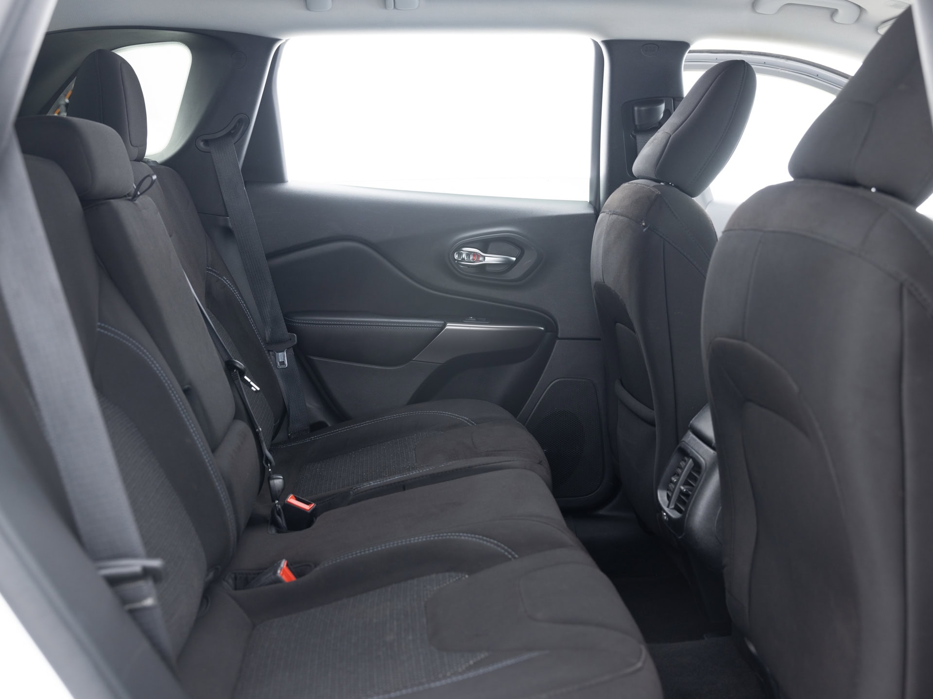 Used White Jeep Cherokee LAT-21 for Sale