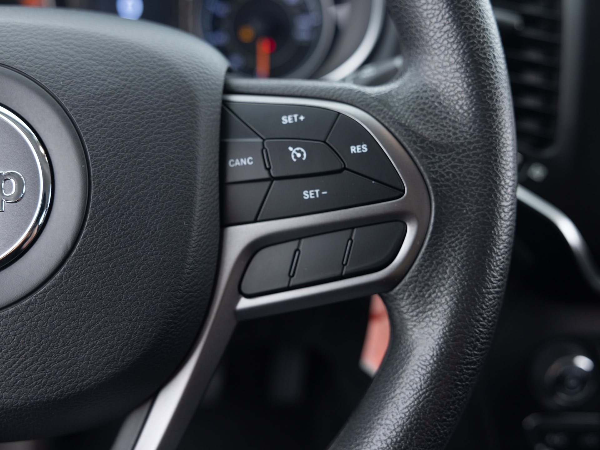 Used White Jeep Cherokee LAT-29 for Sale