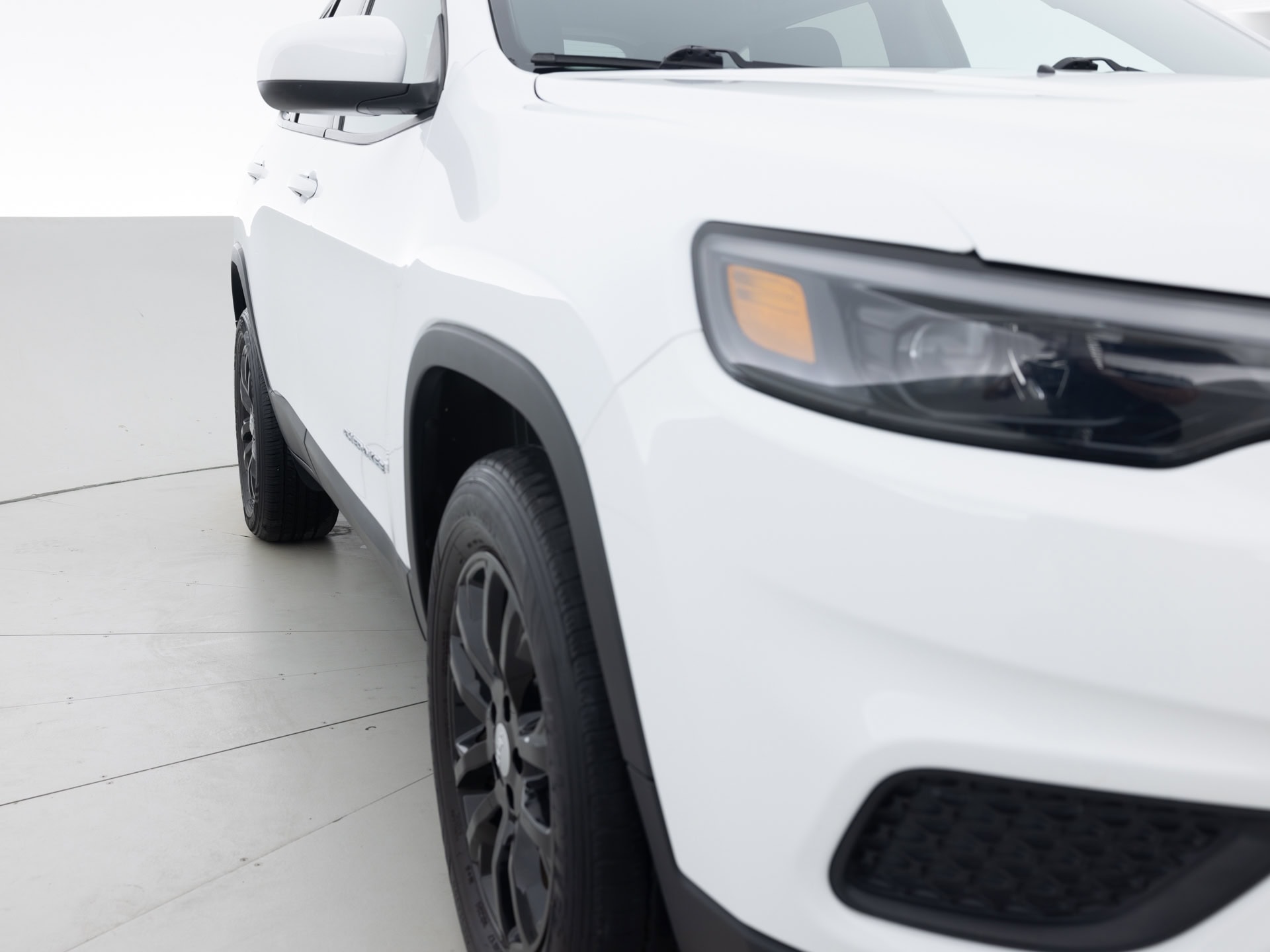 Used White Jeep Cherokee LAT-4 for Sale