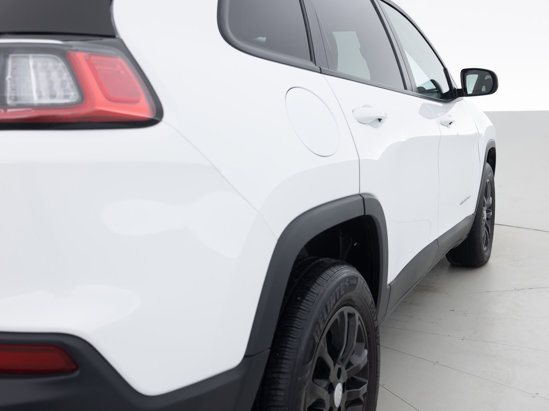 Used White Jeep Cherokee LAT-5 for Sale