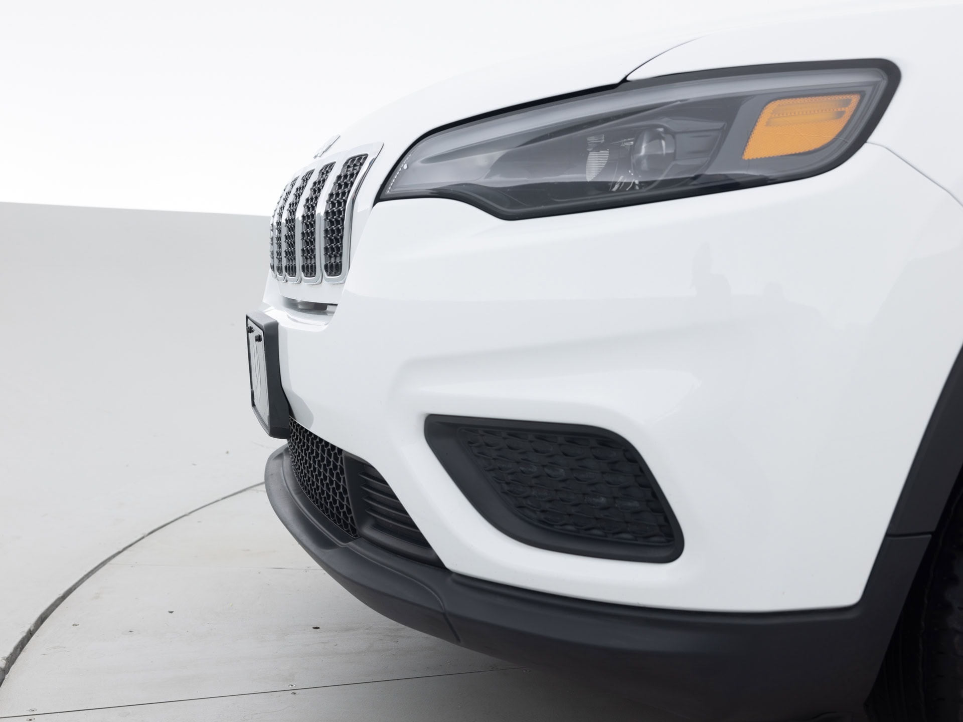 Used White Jeep Cherokee LAT-7 for Sale