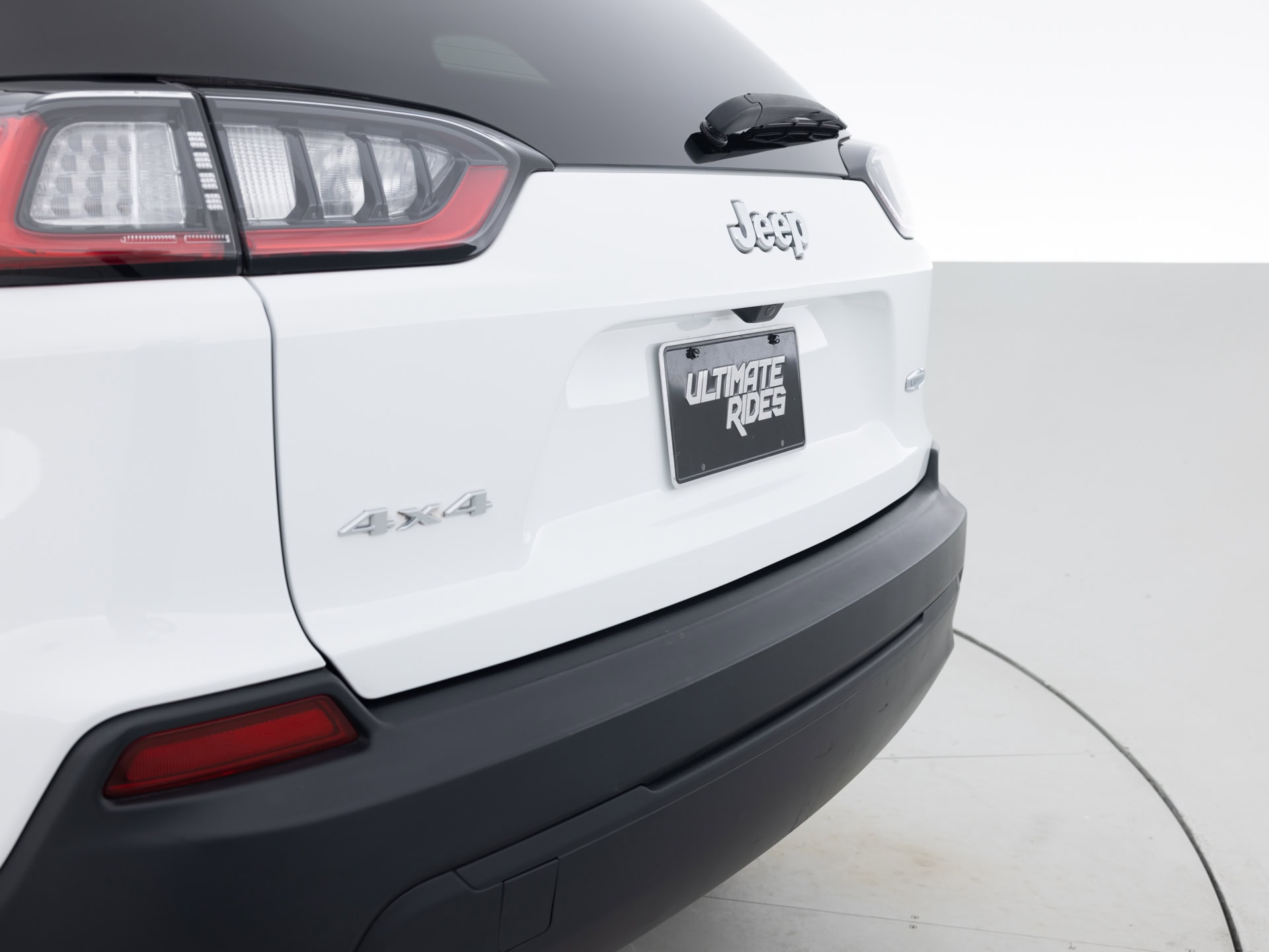 Used White Jeep Cherokee LAT-8 for Sale