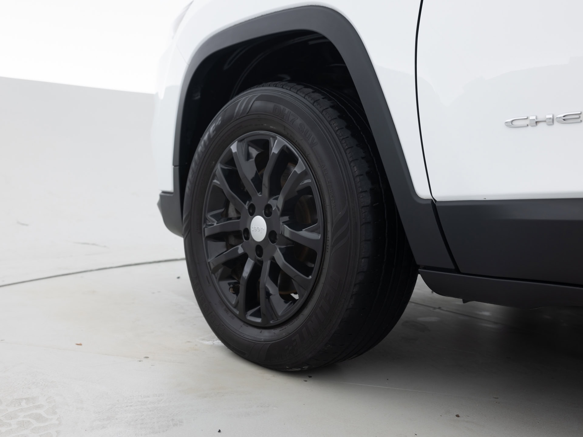 Used White Jeep Cherokee LAT-9 for Sale