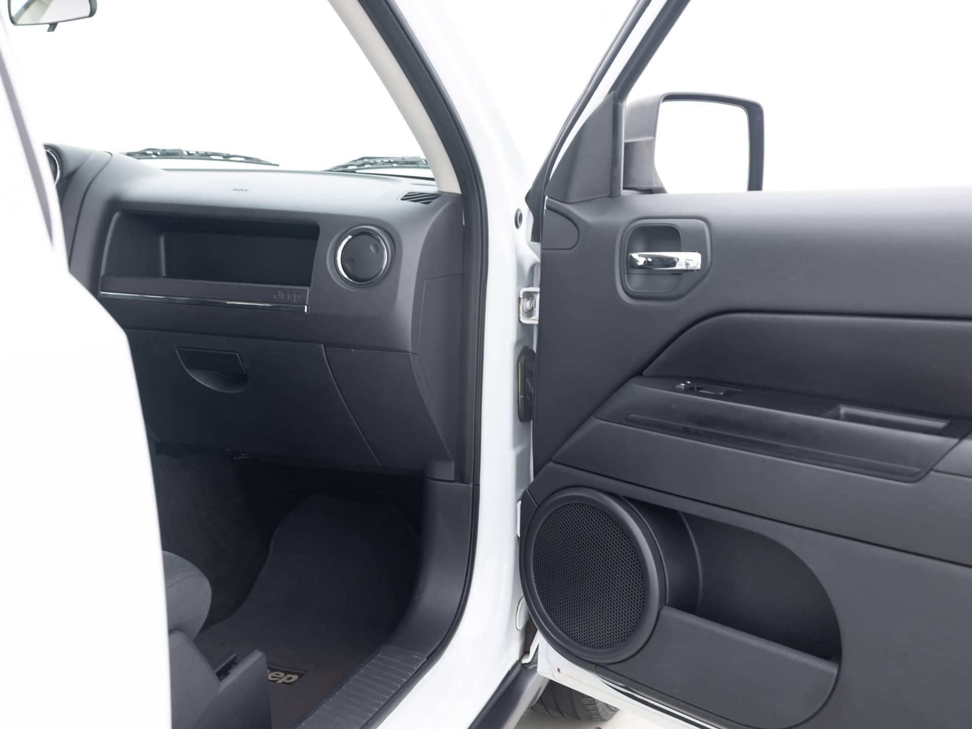 Used White Jeep Patriot ALT-20 for Sale