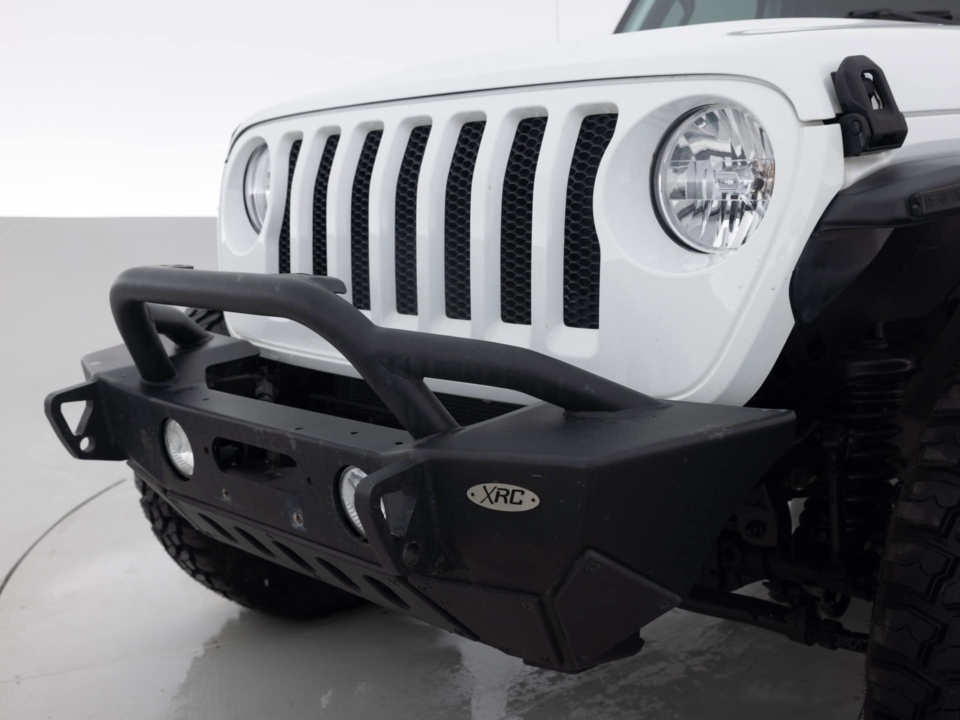 white jeep wrangler 5