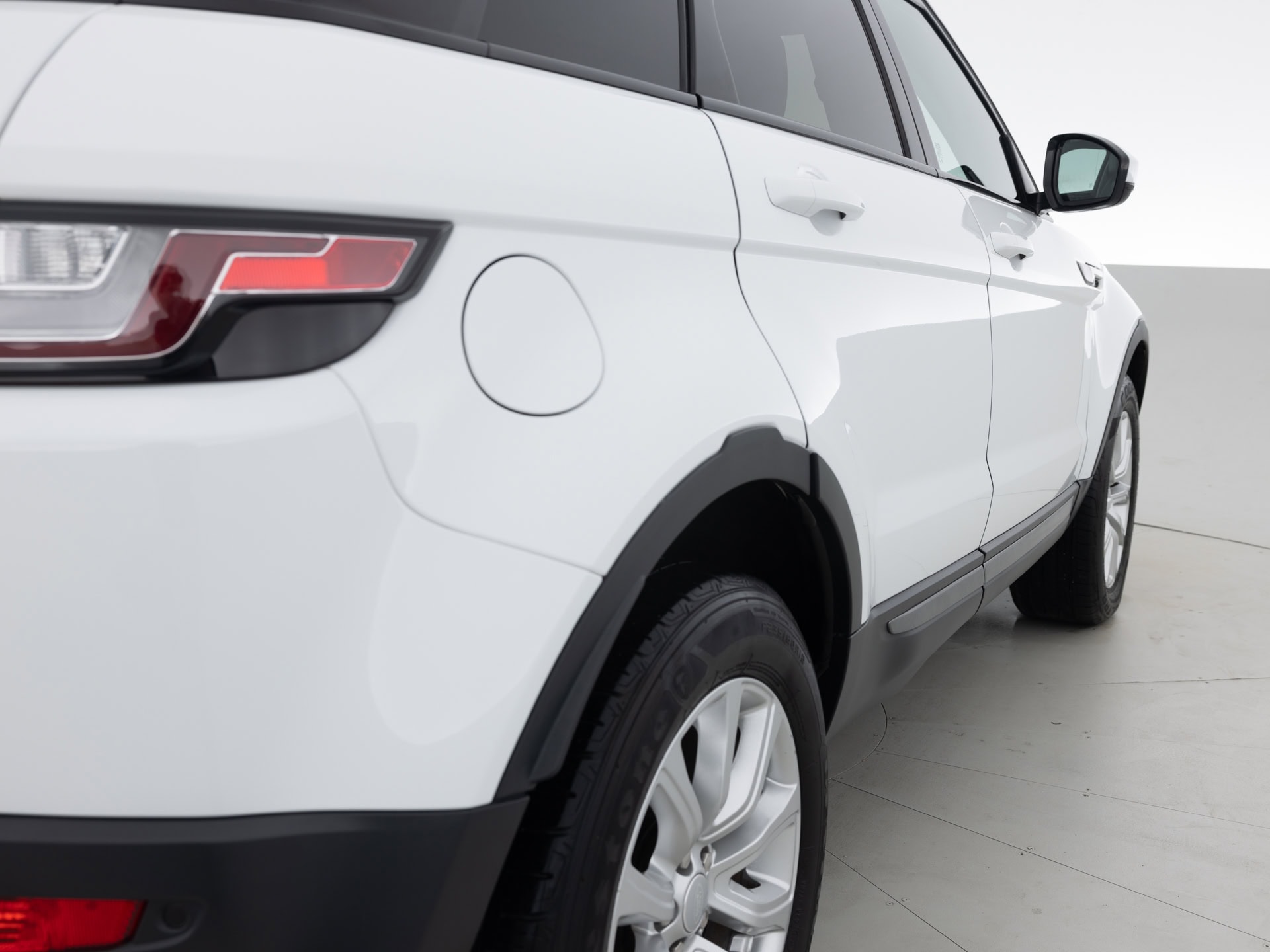 Used White Land Rover Evoque-5 for Sale