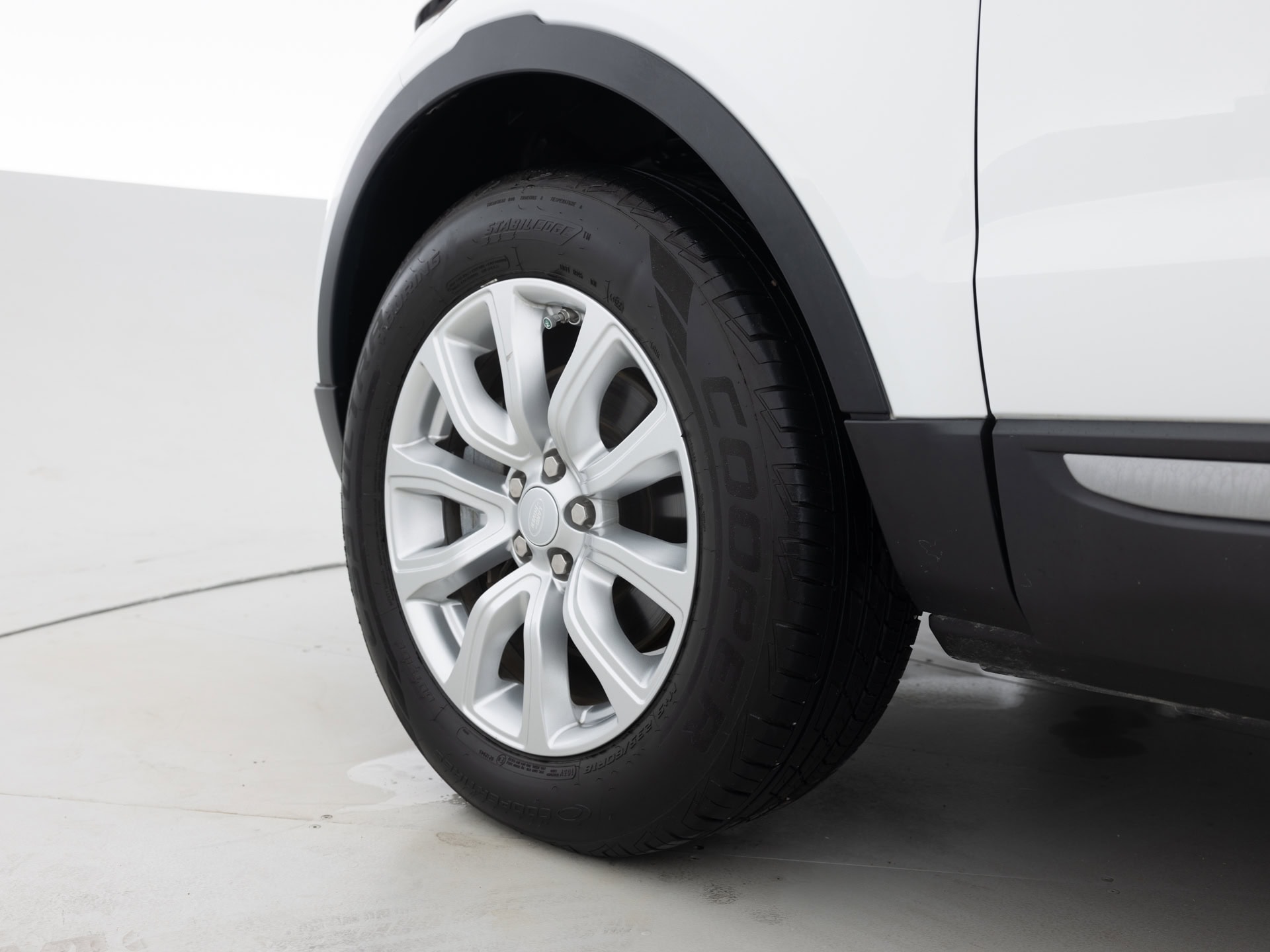 Used White Land Rover Evoque-9 for Sale