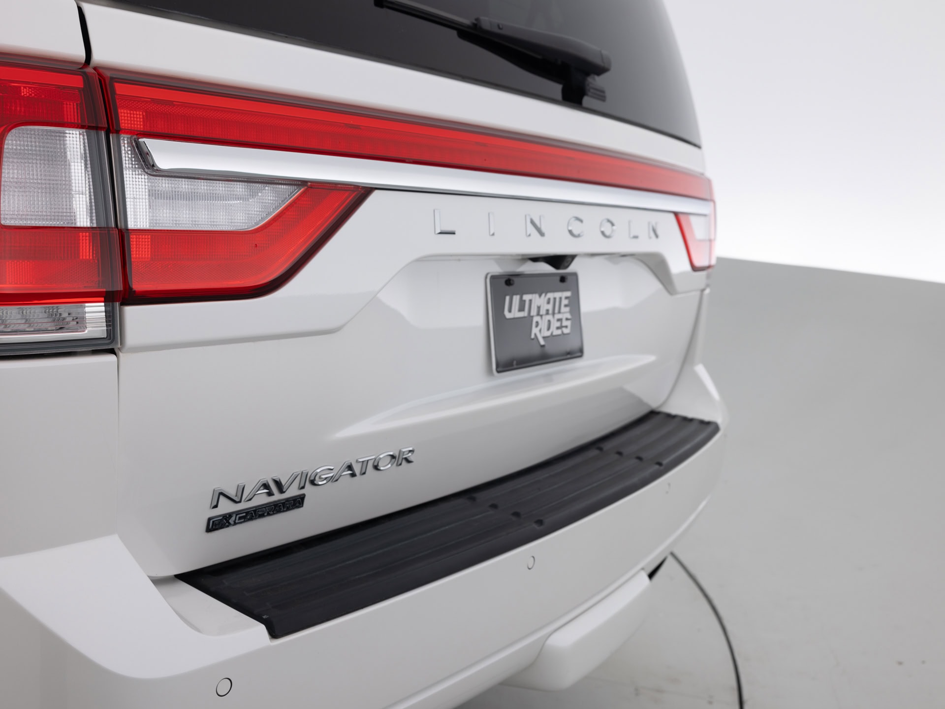 Used White Lincoln Navigator Select-8 for Sale