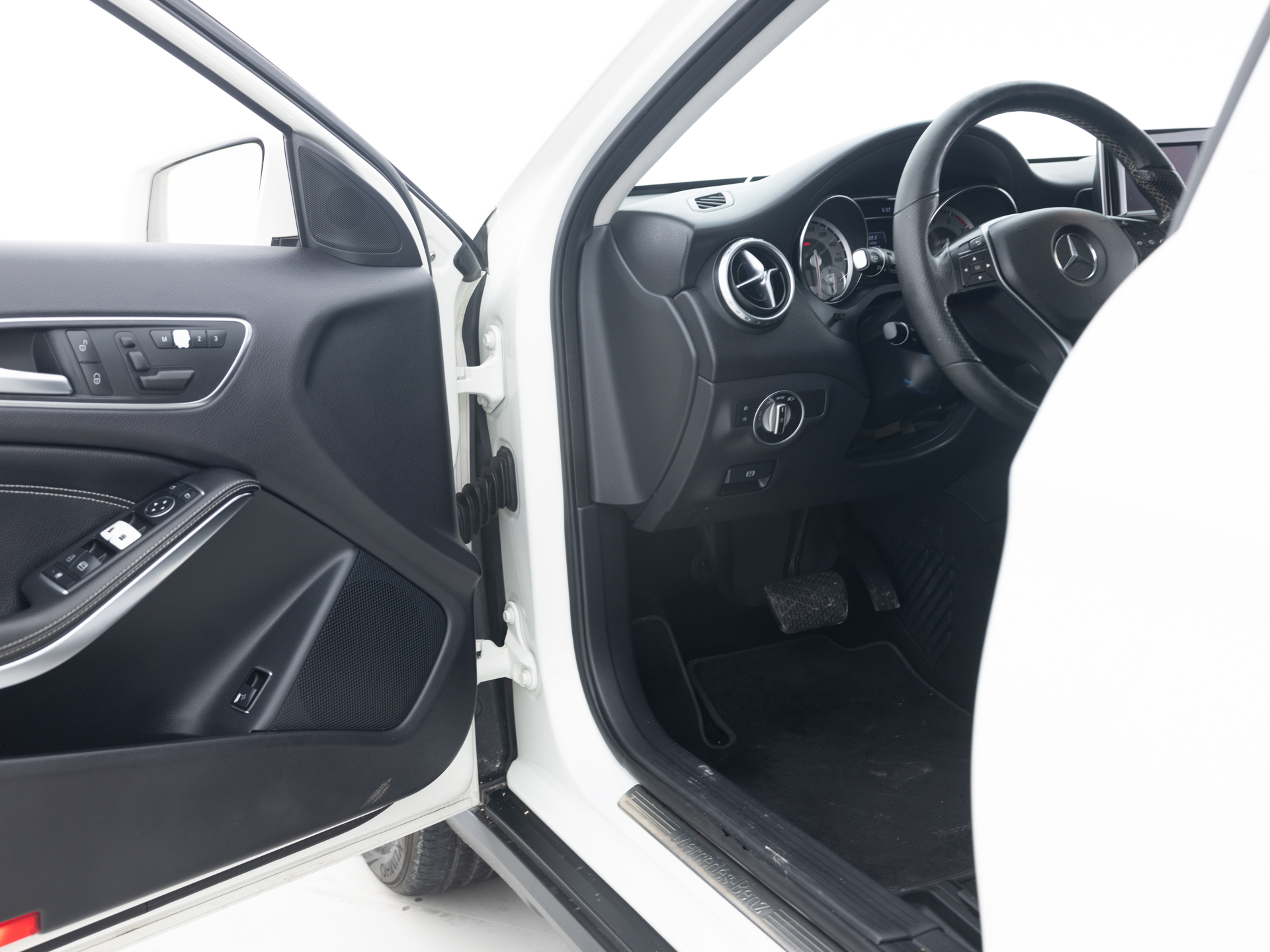 Used White Mercedes GLA 250-16 for Sale