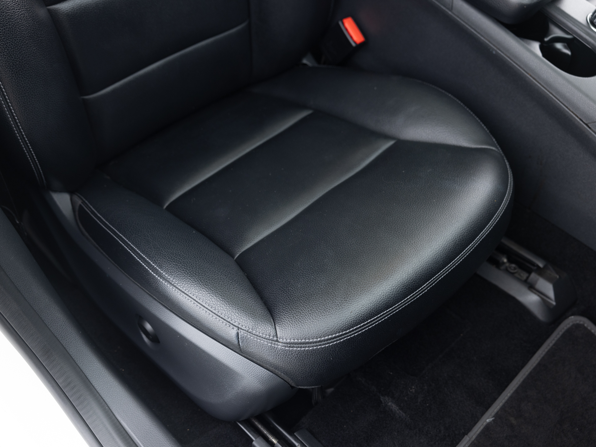 Used White Mercedes GLA 250-17 for Sale