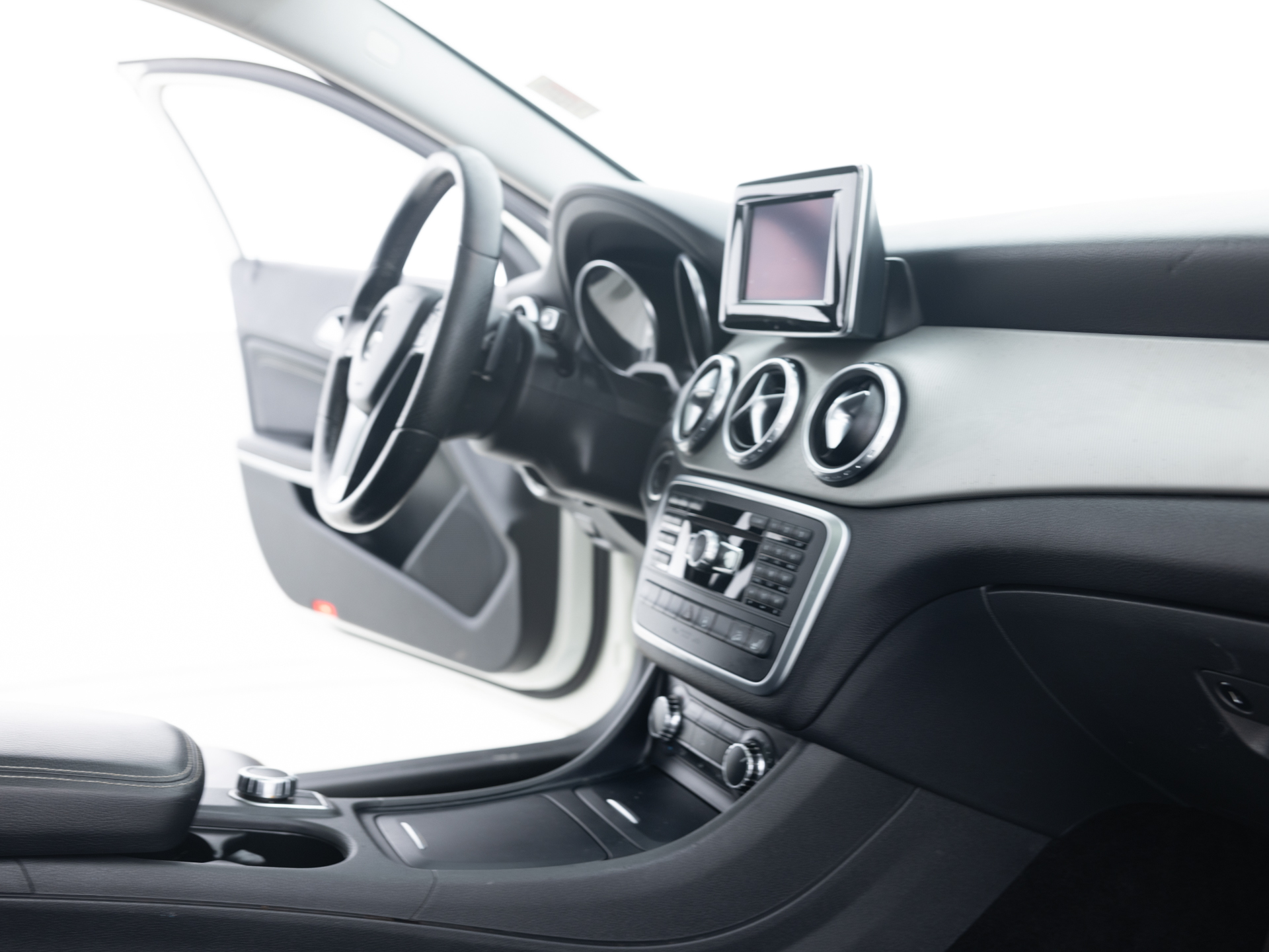 Used White Mercedes GLA 250-19 for Sale