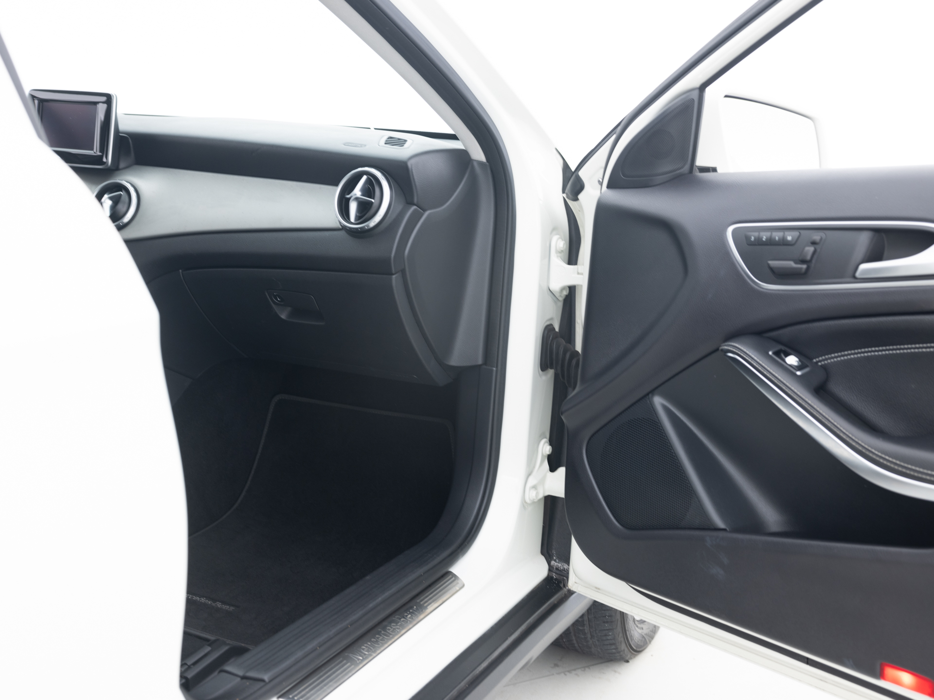 Used White Mercedes GLA 250-20 for Sale