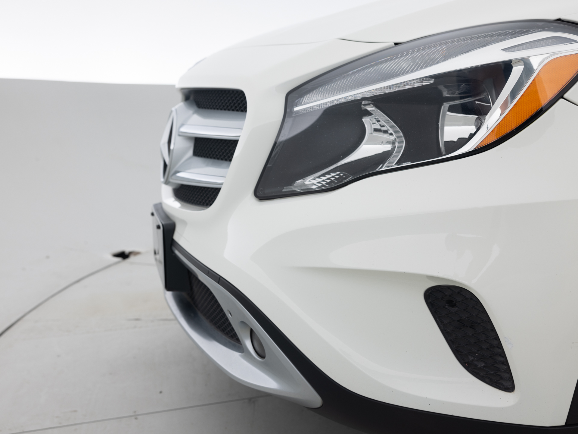 Used White Mercedes GLA 250-7 for Sale