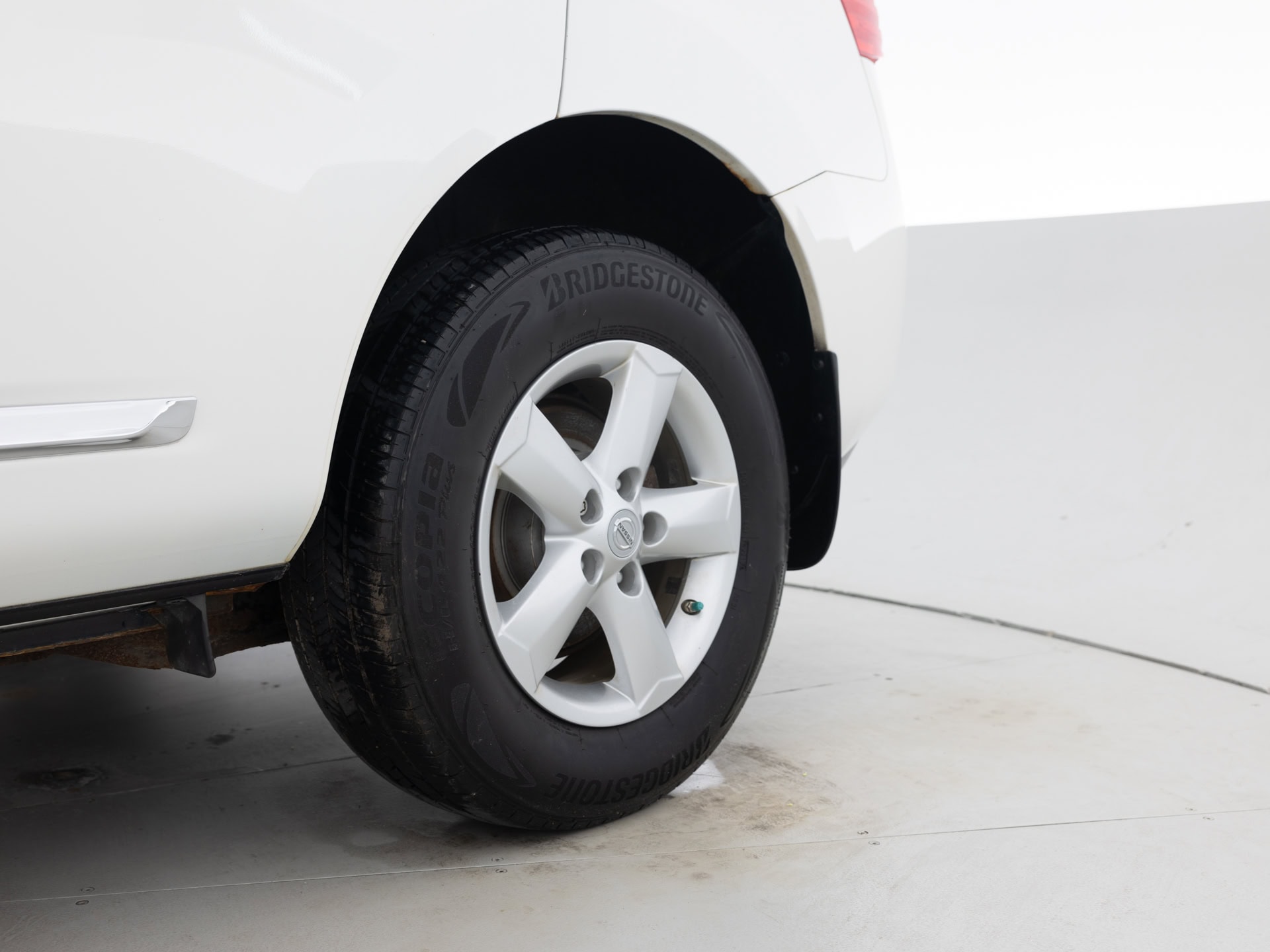 Used White Nissan Rogue-10 for Sale