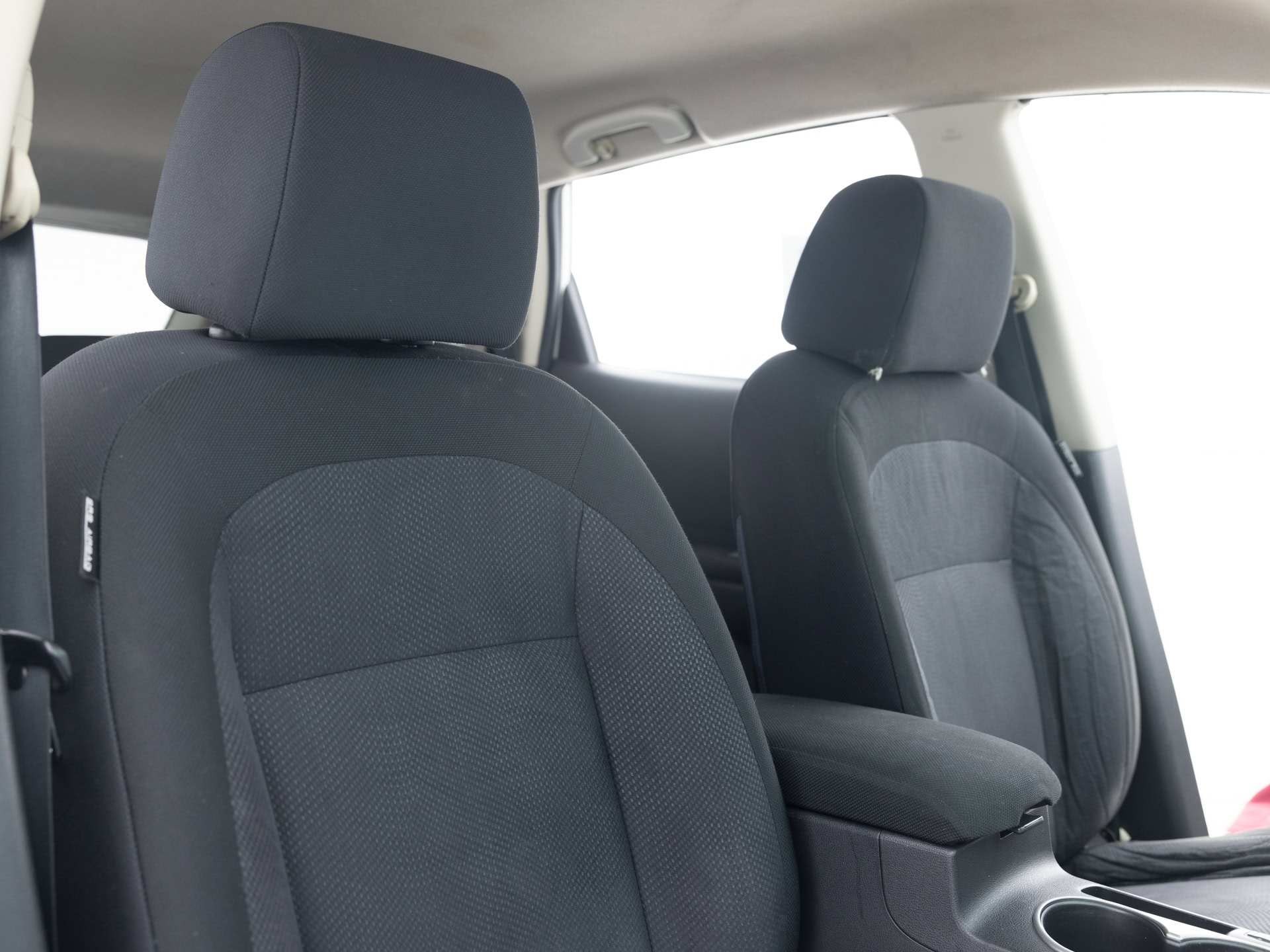 Used White Nissan Rogue-18 for Sale