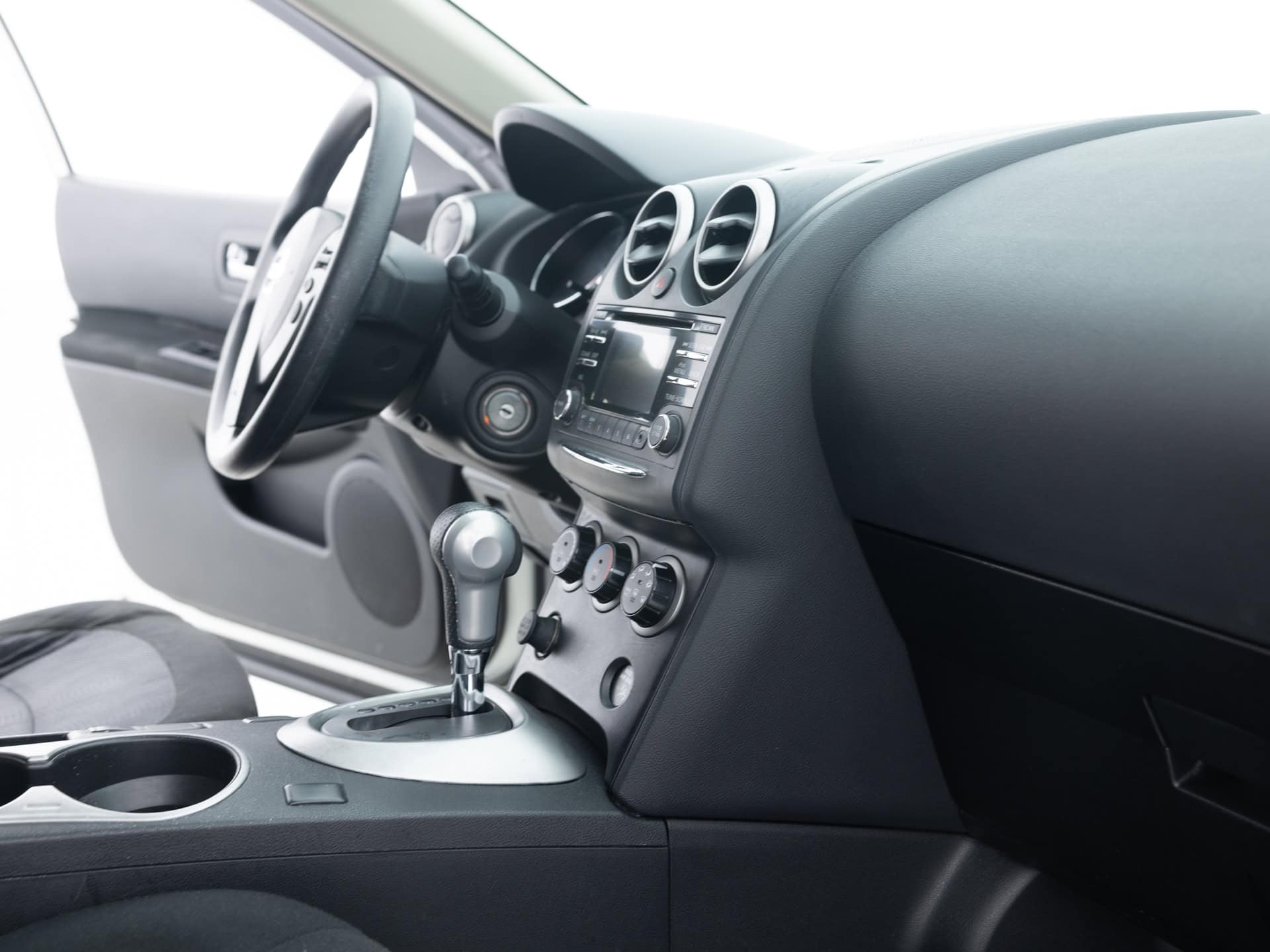 Used White Nissan Rogue-19 for Sale