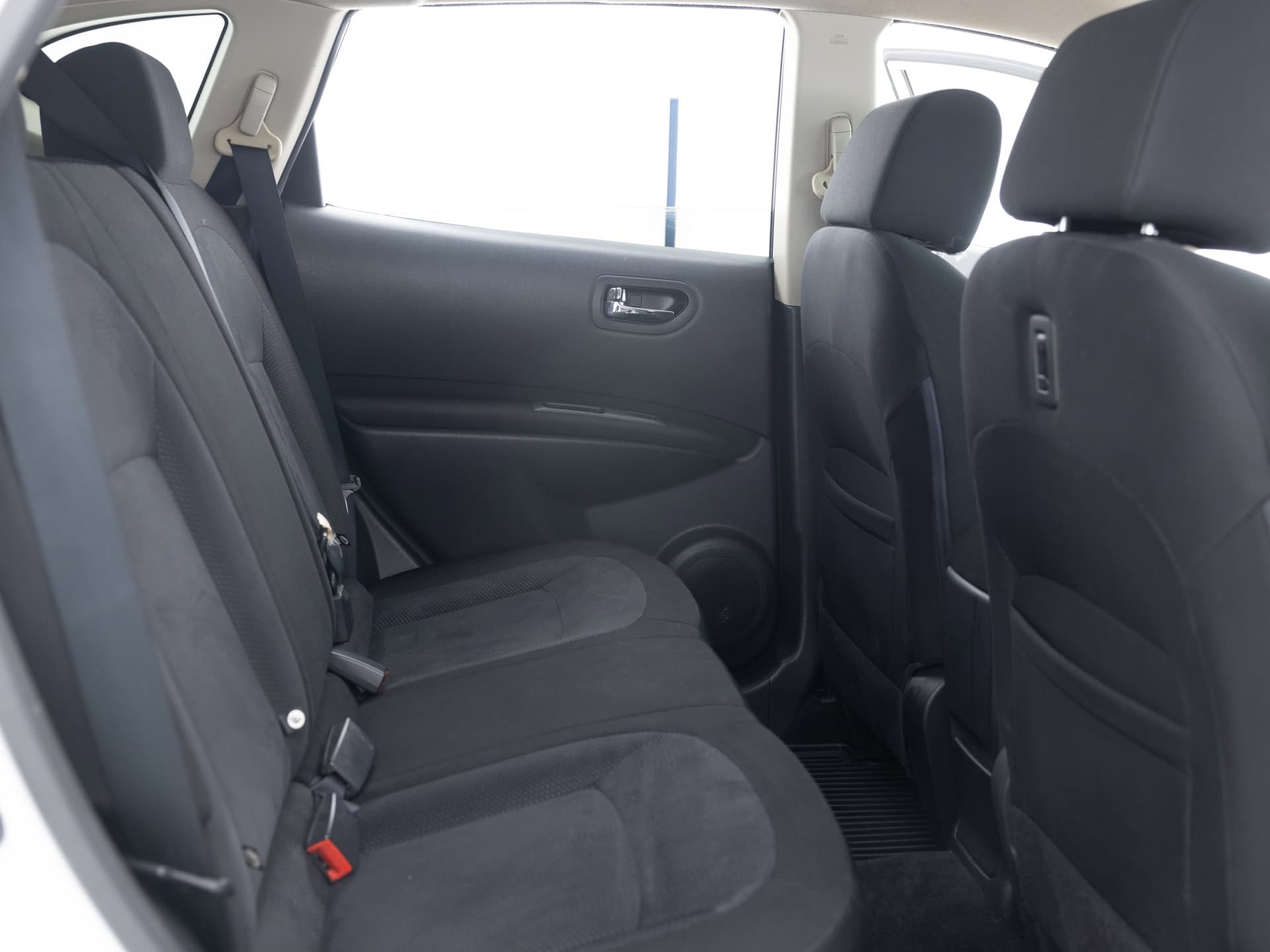 Used White Nissan Rogue-21 for Sale