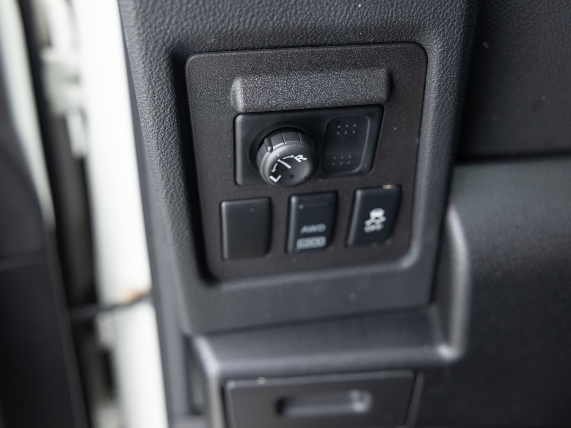 Used White Nissan Rogue-27 for Sale