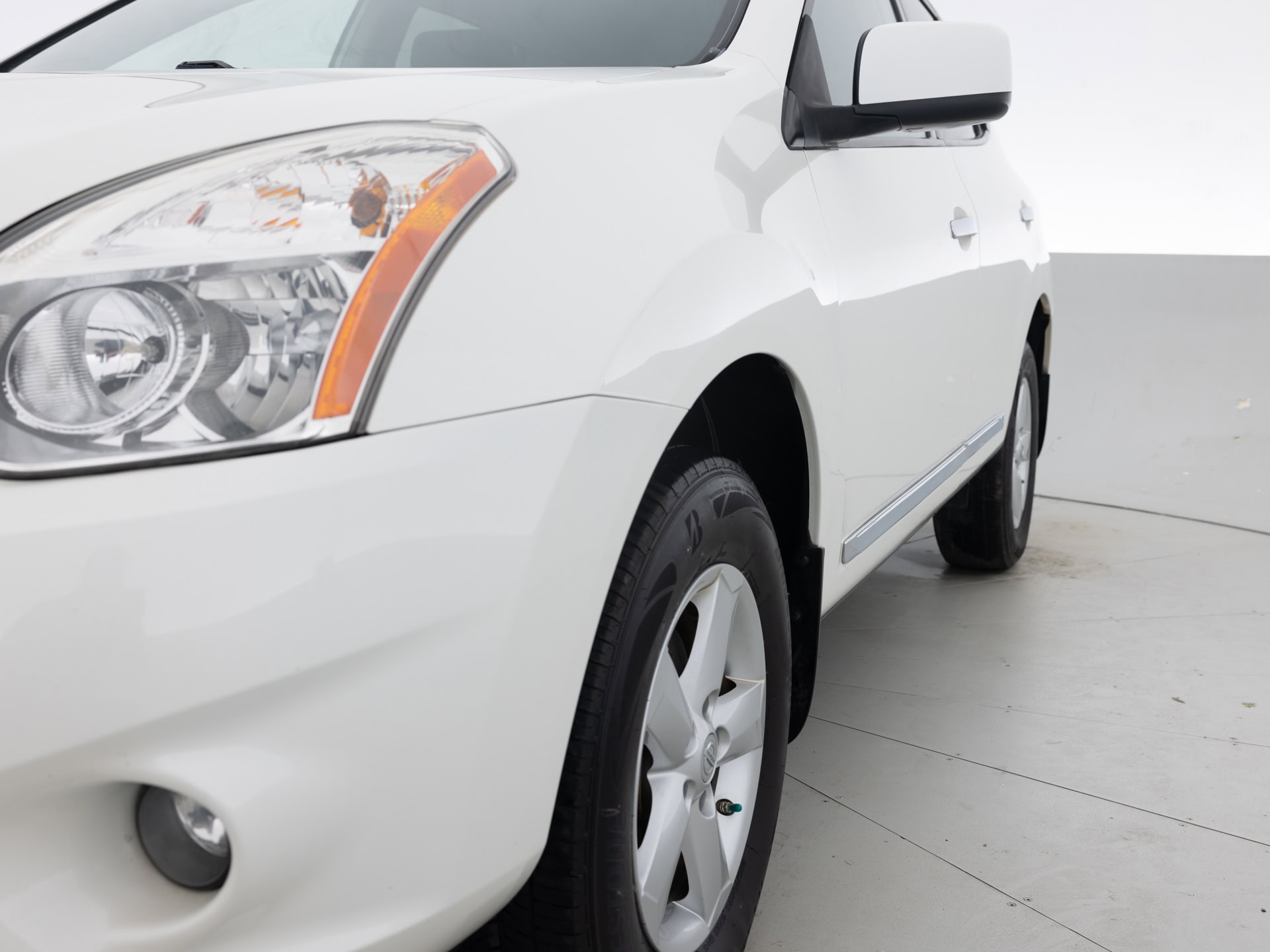 Used White Nissan Rogue-3 for Sale