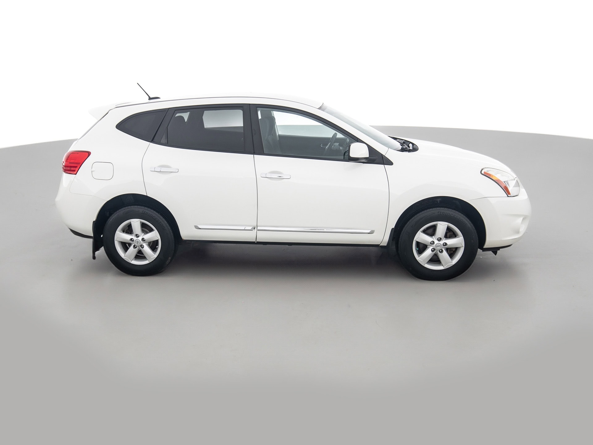 Used White Nissan Rogue-3 for Sale