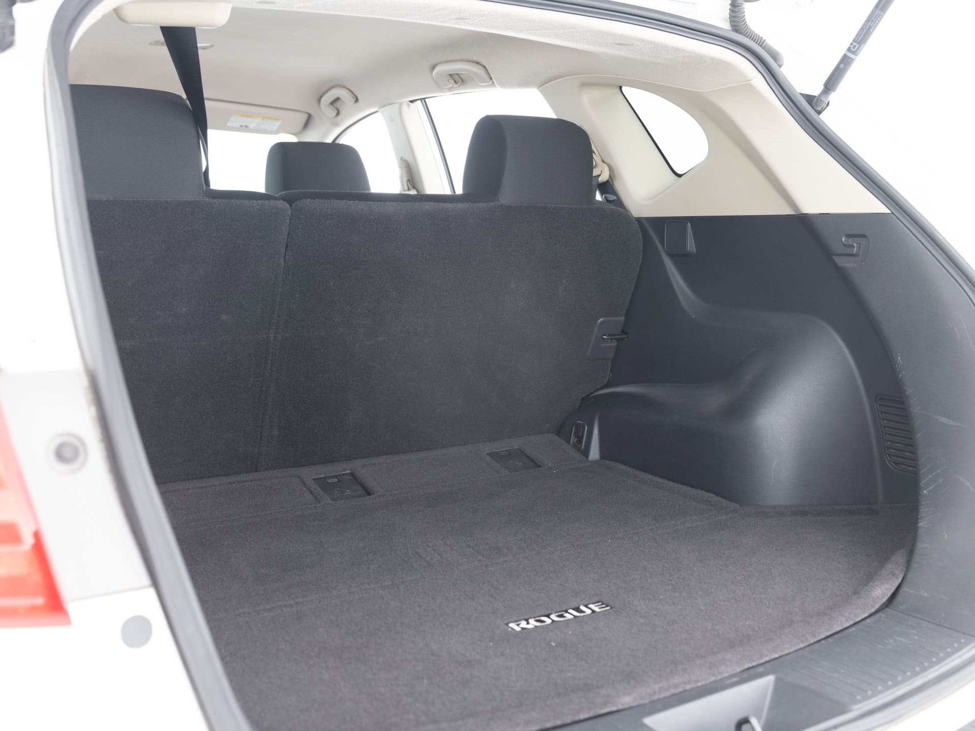 Used White Nissan Rogue-31 for Sale