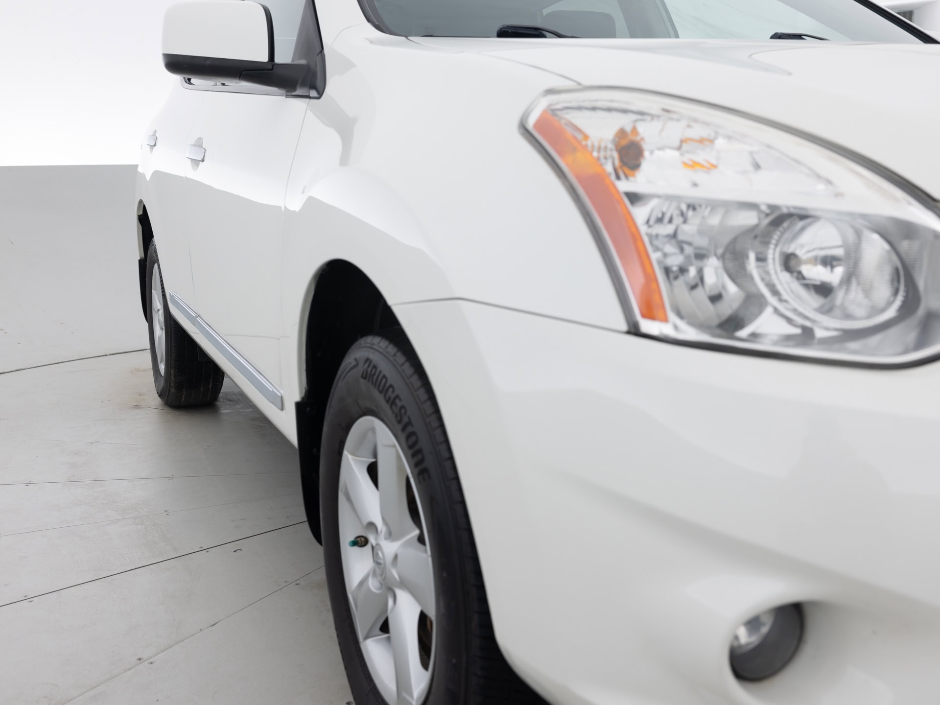 Used White Nissan Rogue-4 for Sale