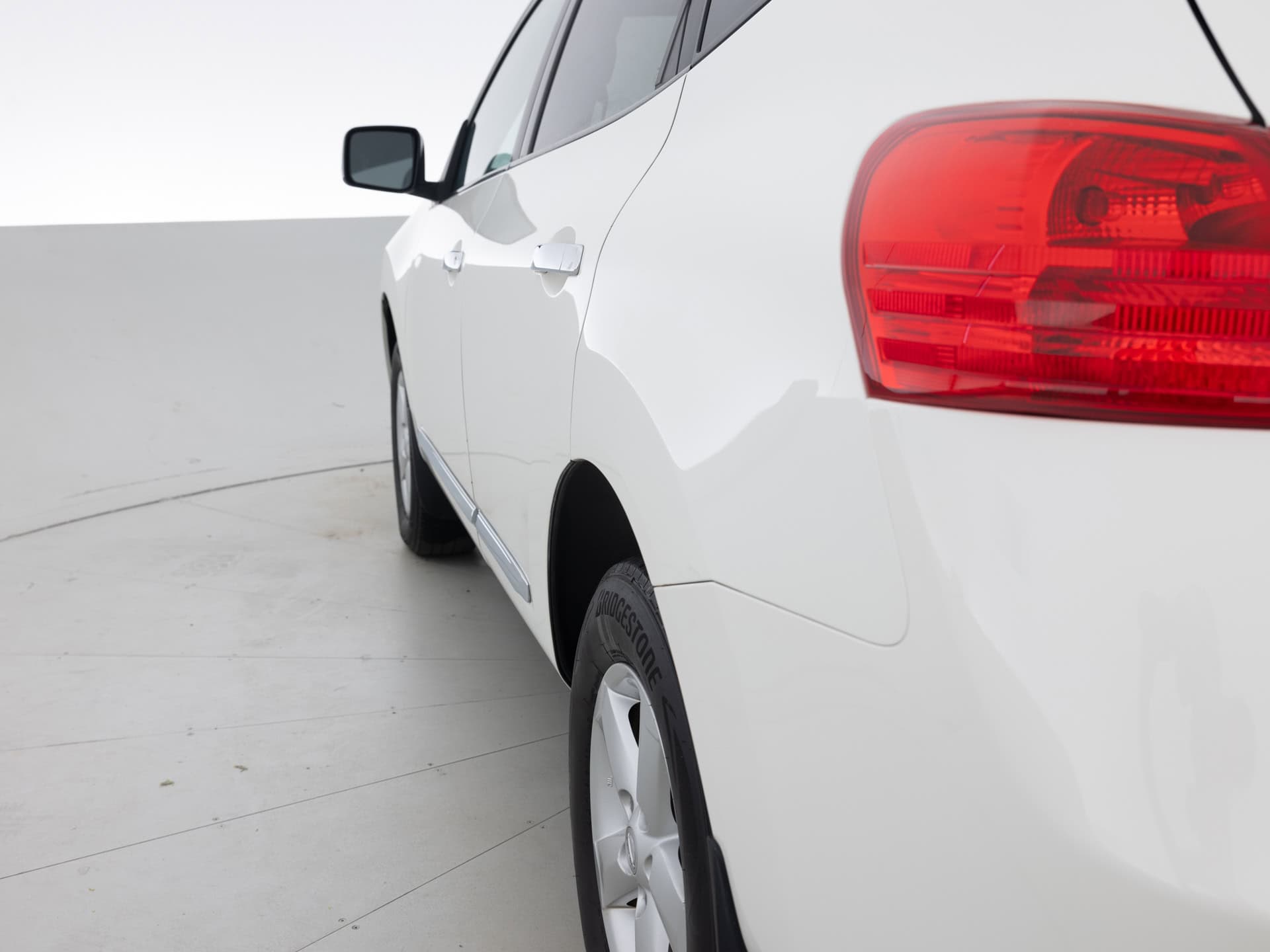 Used White Nissan Rogue-6 for Sale