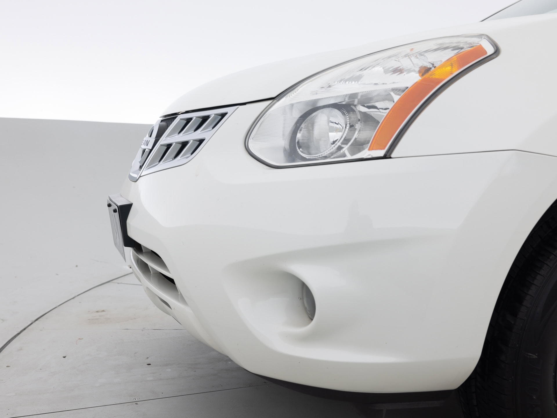 Used White Nissan Rogue-7 for Sale