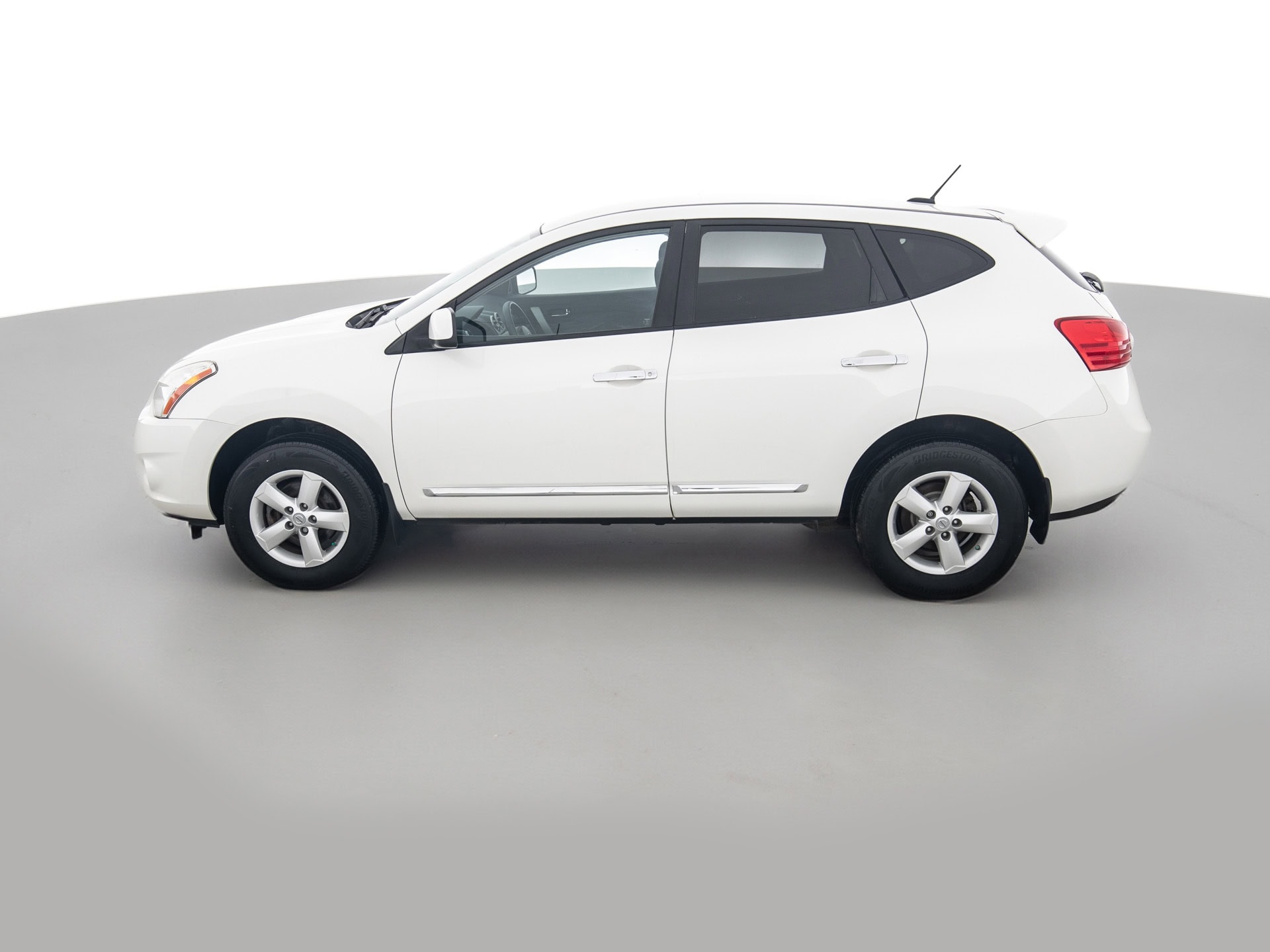 Used White Nissan Rogue-7 for Sale