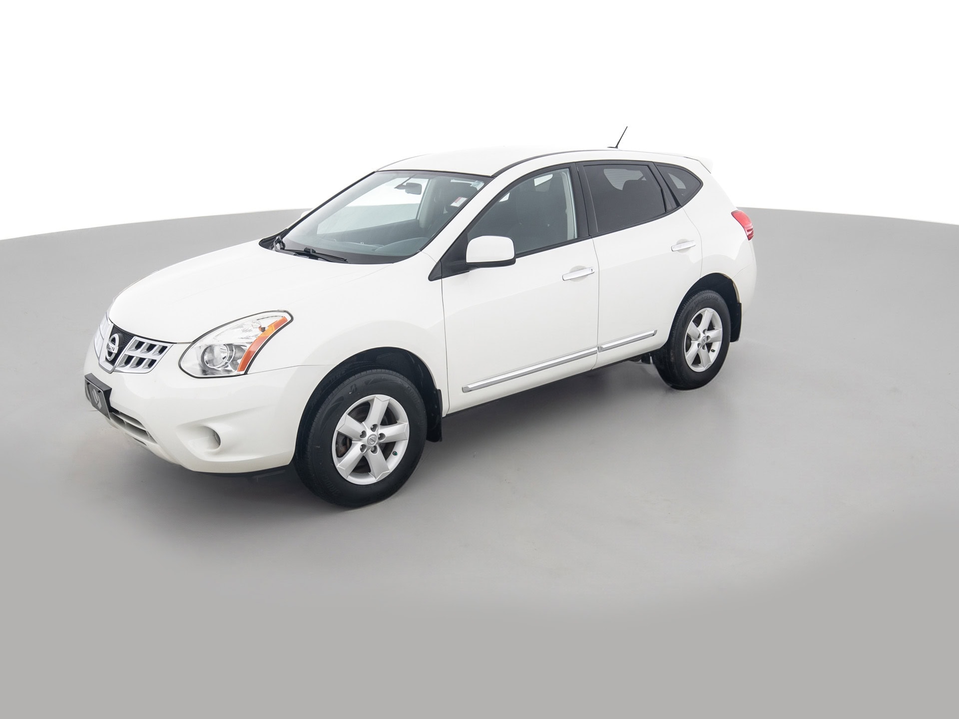 Used White Nissan Rogue-8 for Sale