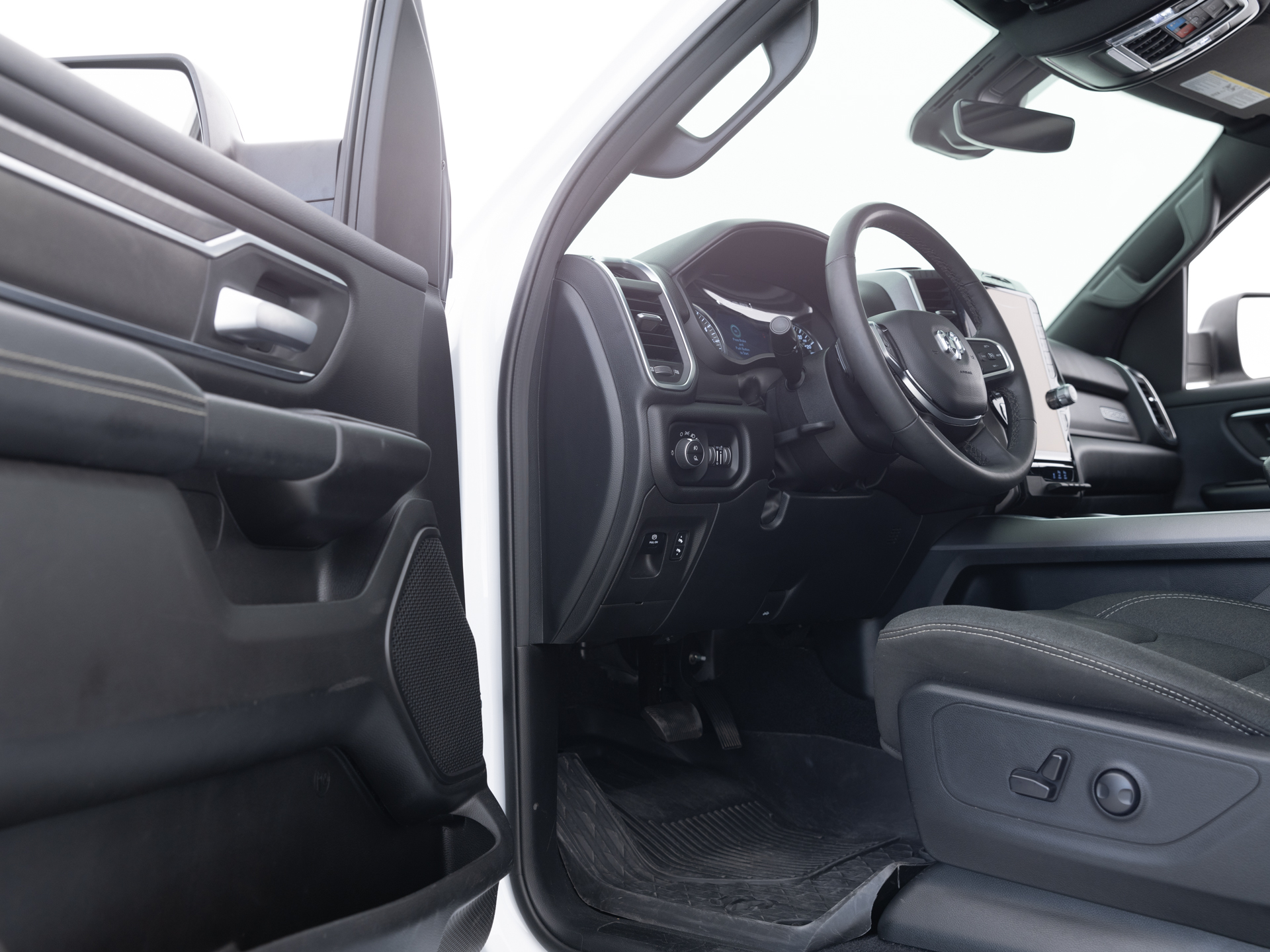 Used White Ram 1500 Big Horn-20 for Sale
