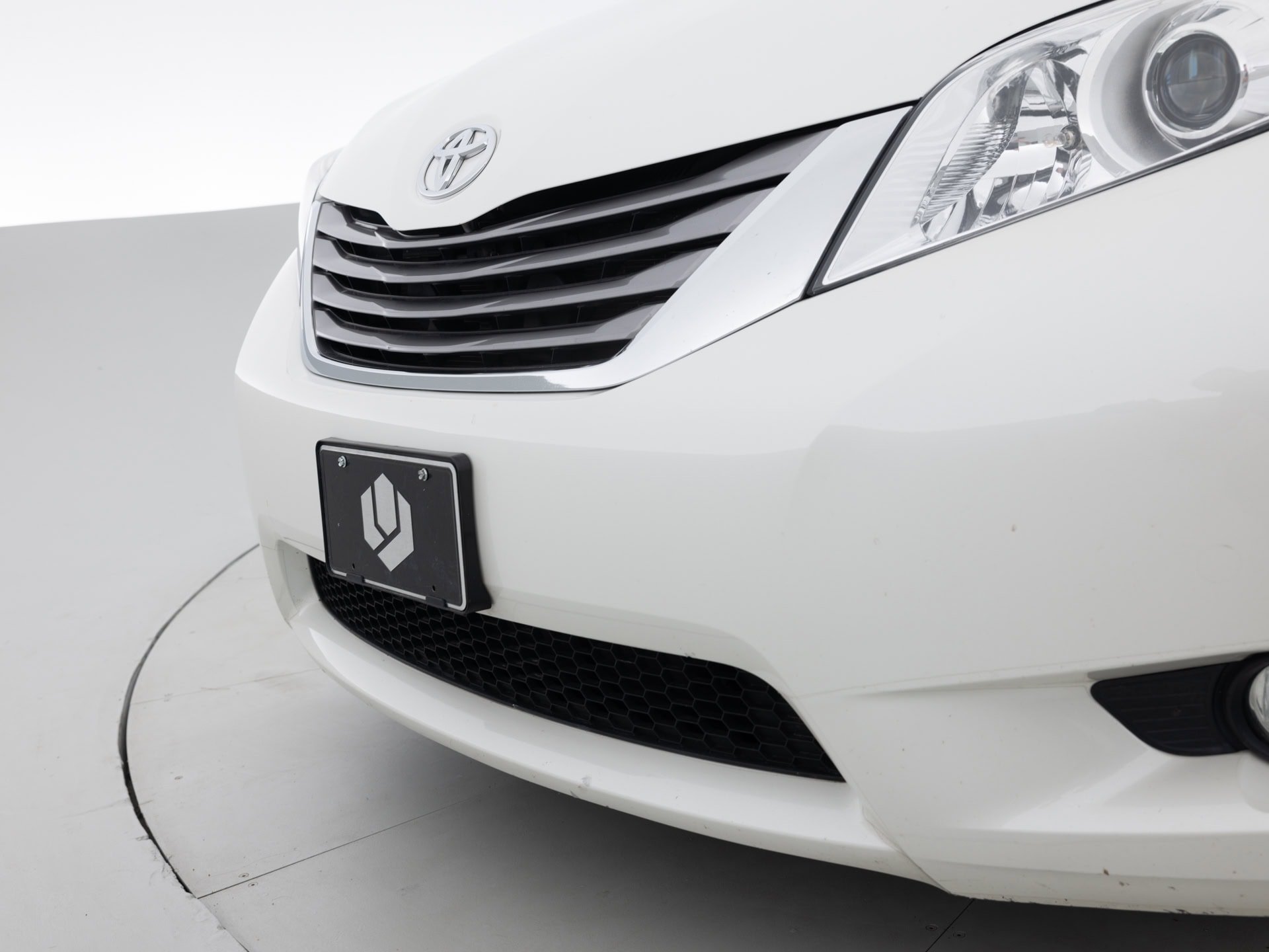 white totota sienna minivan 7