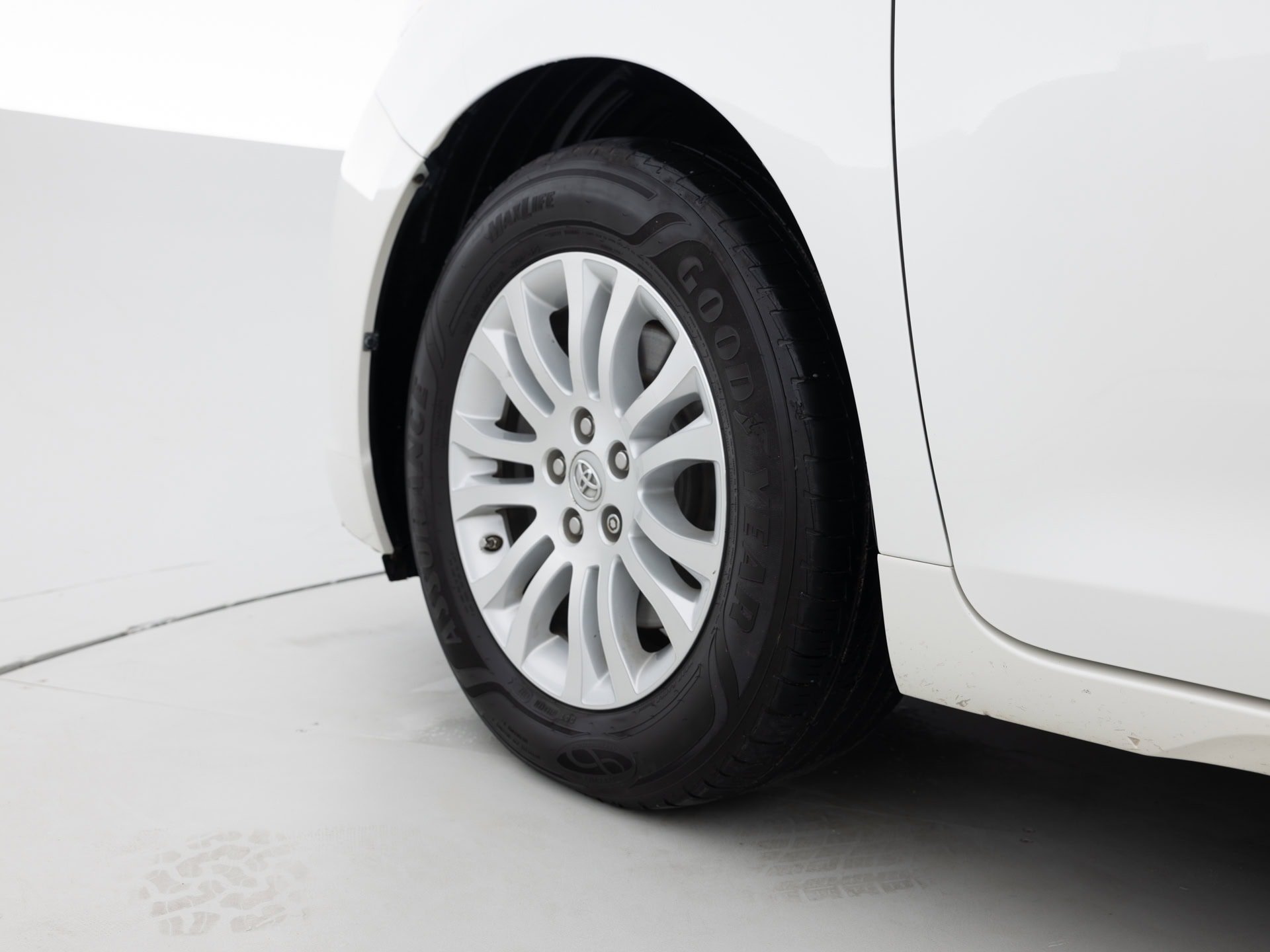 white totota sienna minivan 9