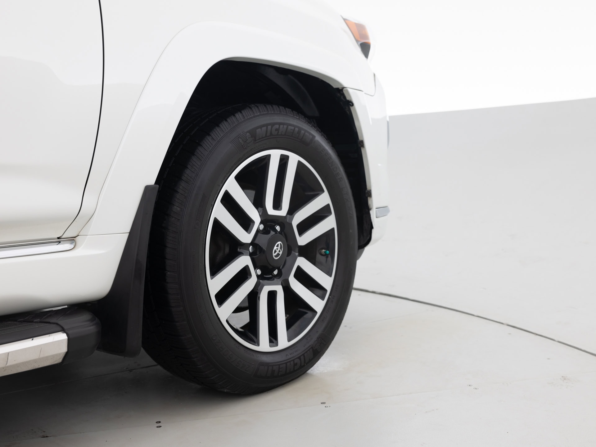 Used White Toyota 4Runner SR5_-10 for Sale