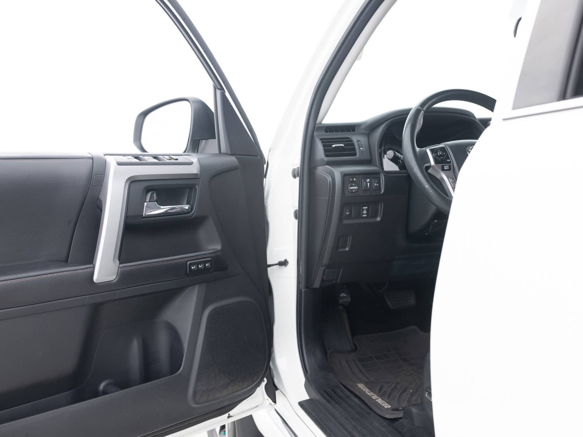 Used White Toyota 4Runner SR5_-14 for Sale