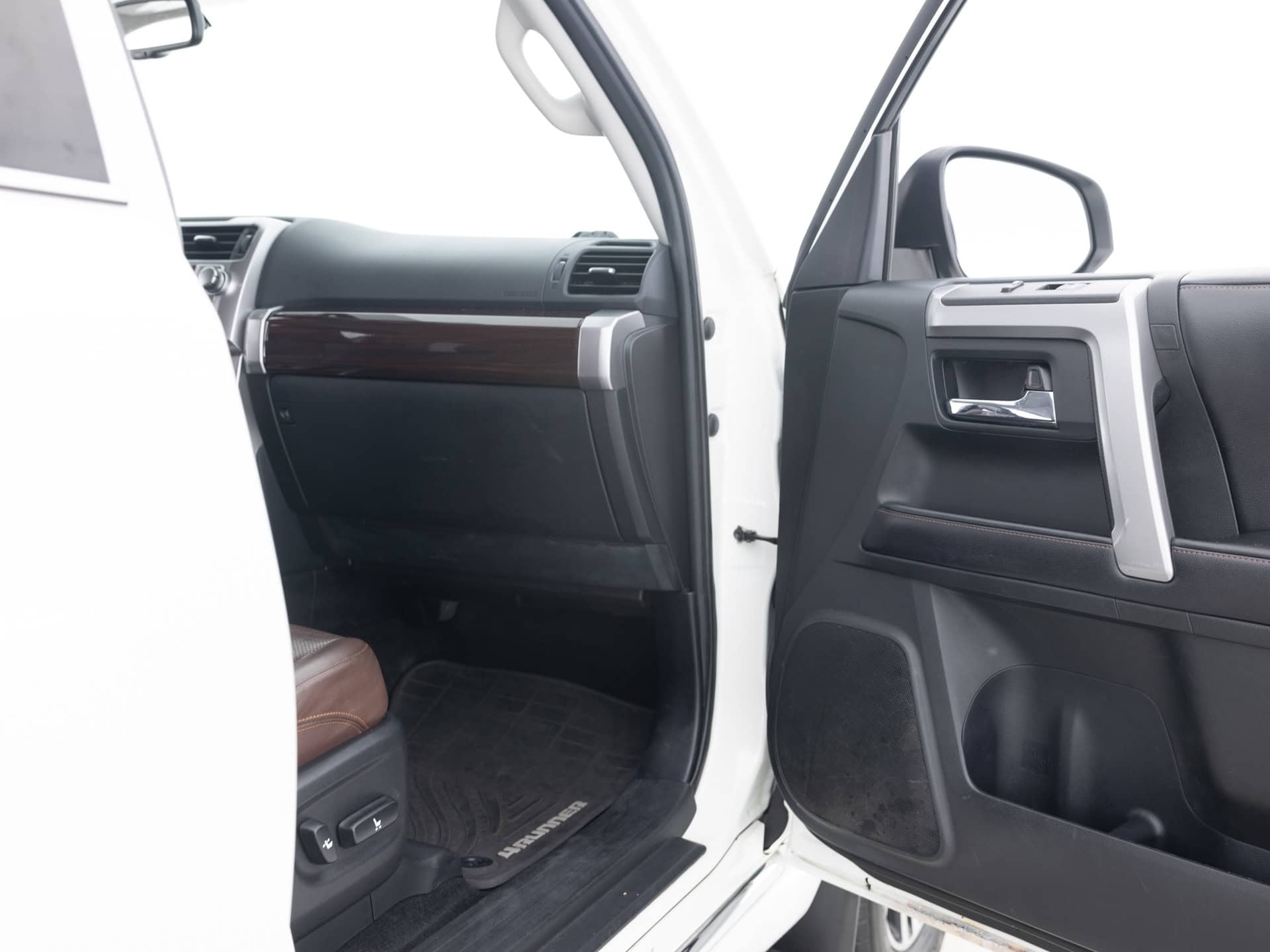 Used White Toyota 4Runner SR5_-18 for Sale