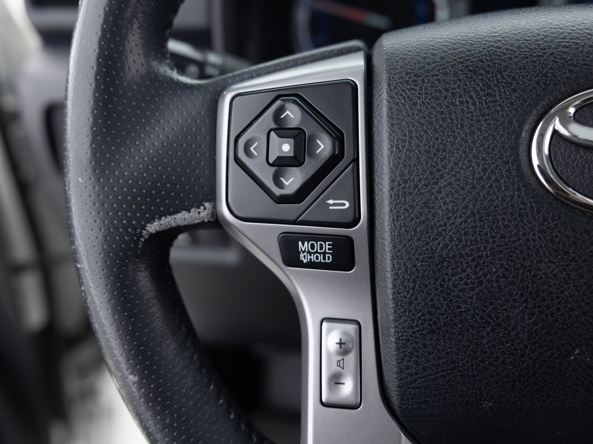 Used White Toyota 4Runner SR5_-27 for Sale