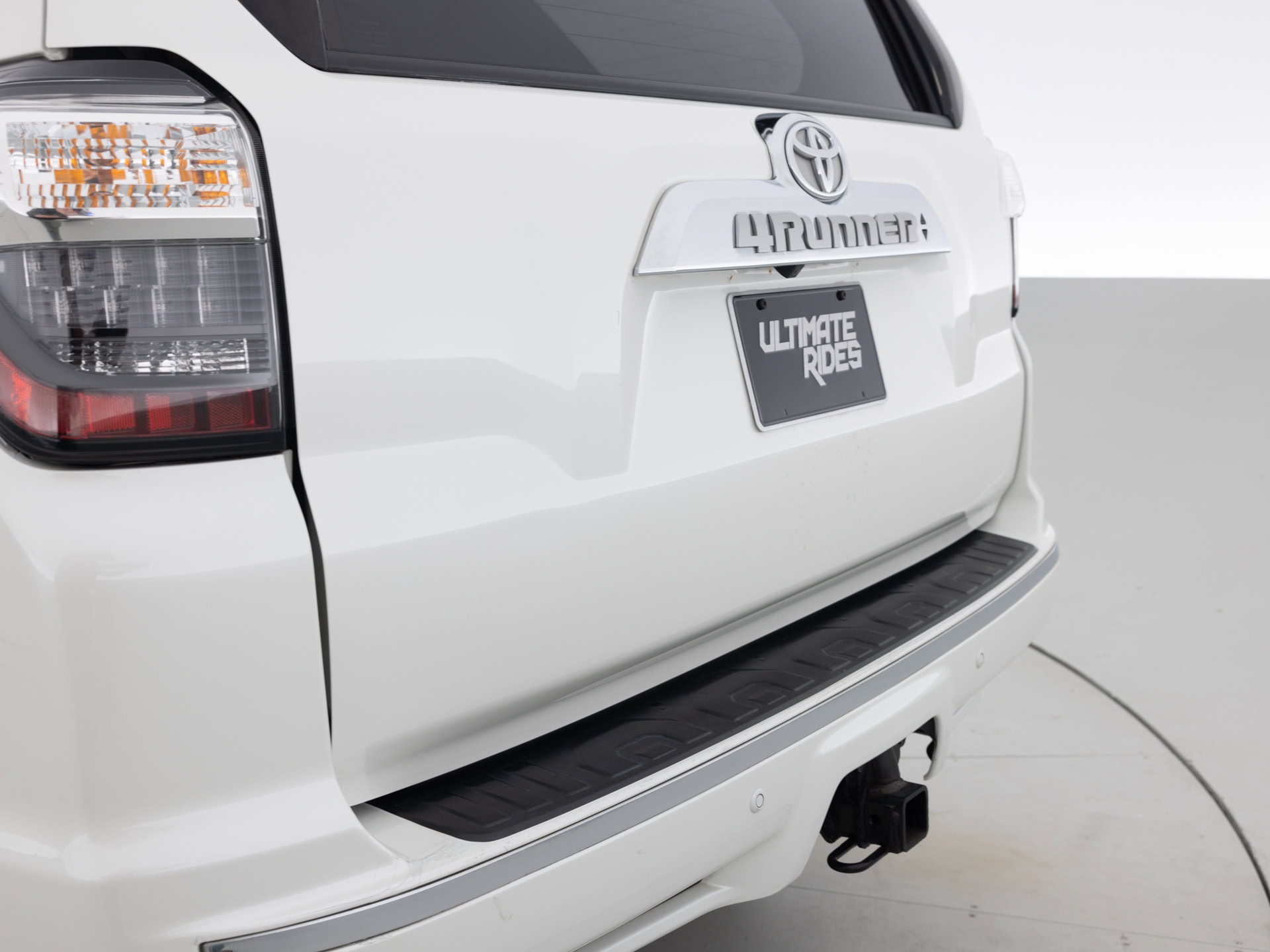 Used White Toyota 4Runner SR5_-6 for Sale