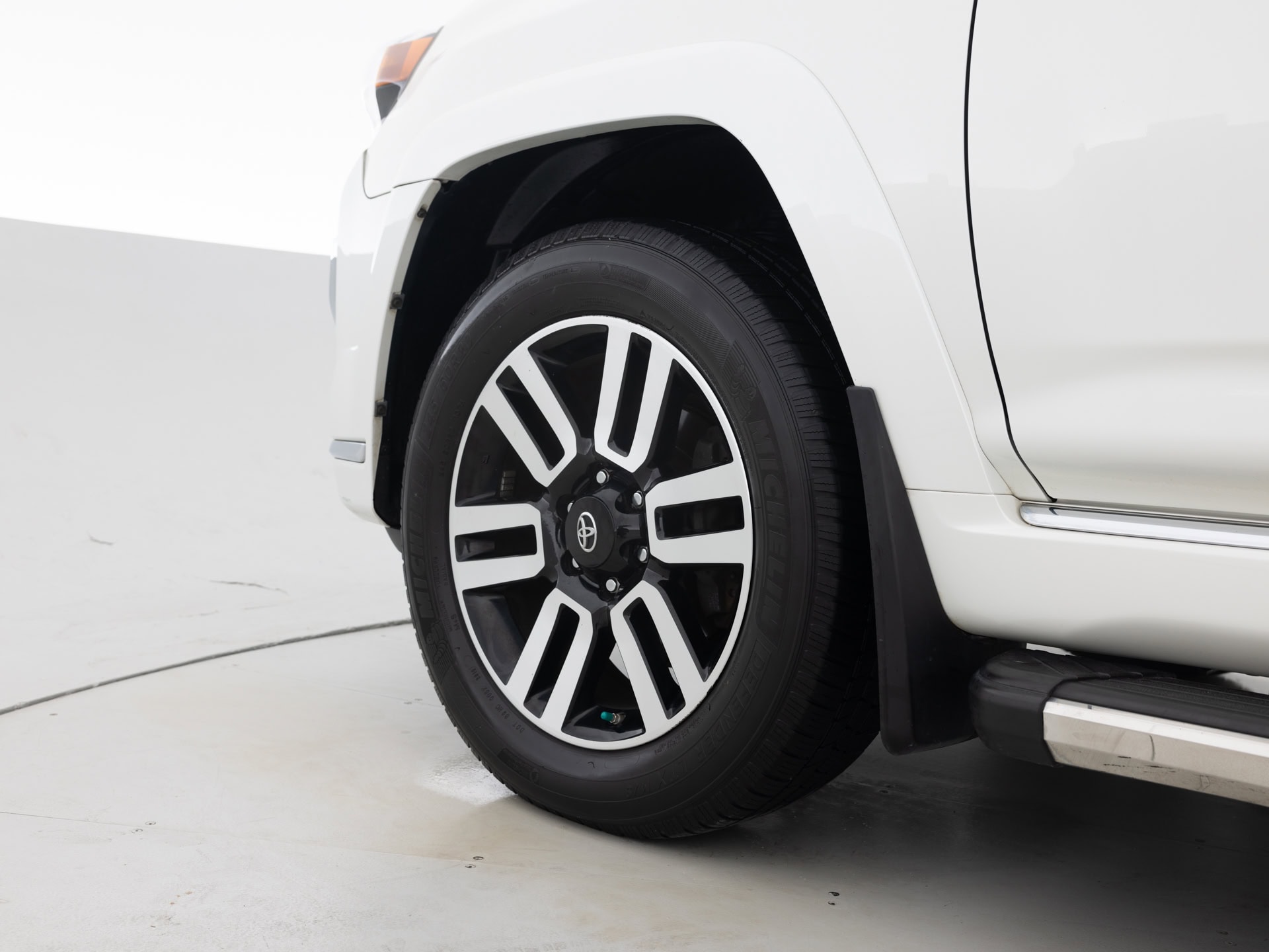 Used White Toyota 4Runner SR5_-7 for Sale