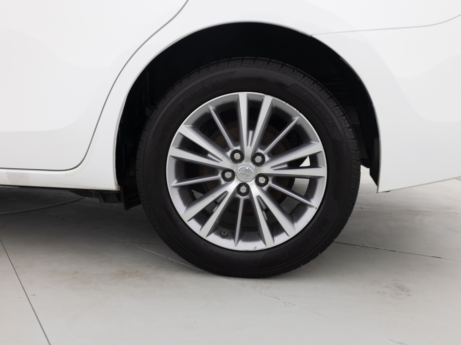 Used White Toyota Corolla LE-10 for Sale