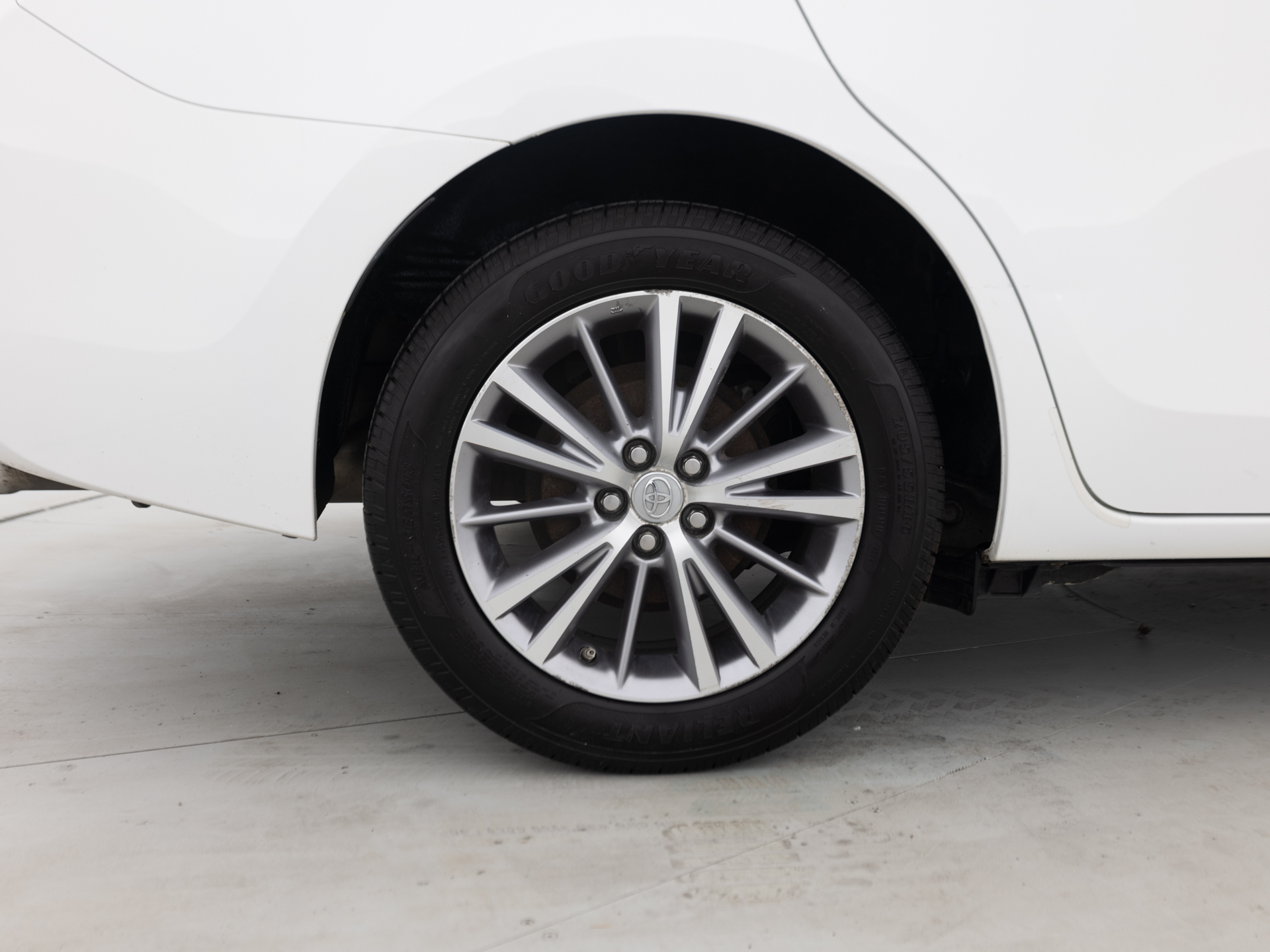 Used White Toyota Corolla LE-12 for Sale
