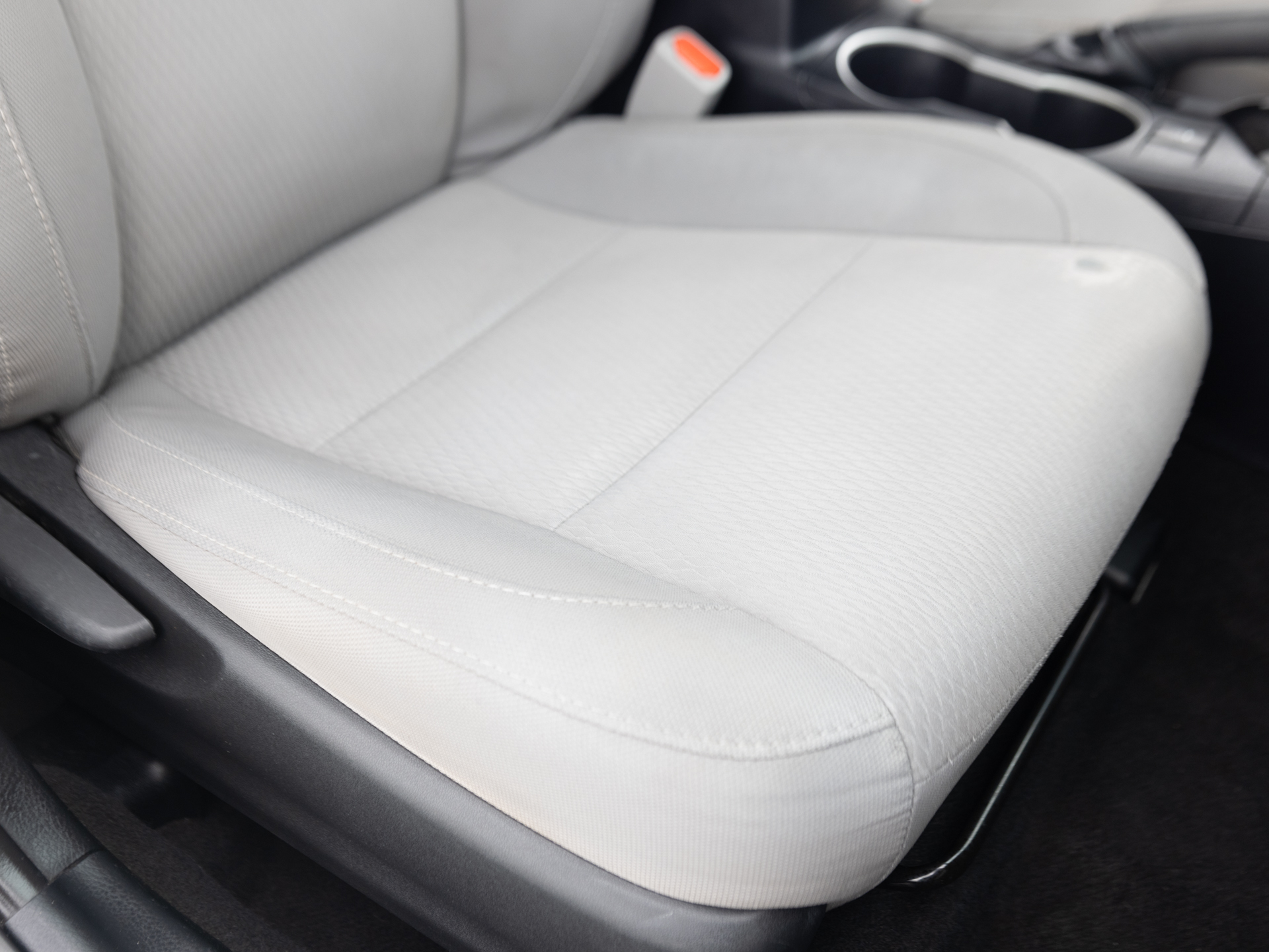 Used White Toyota Corolla LE-17 for Sale