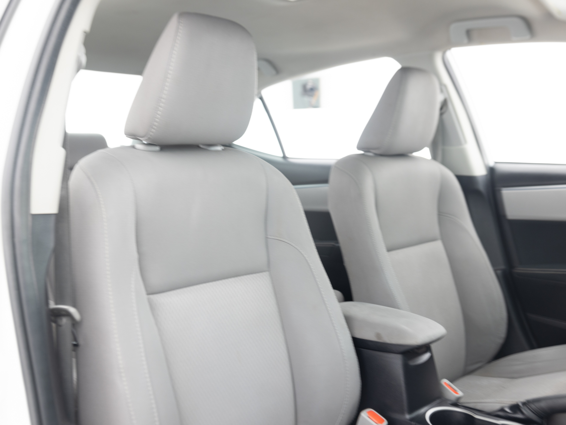 Used White Toyota Corolla LE-18 for Sale
