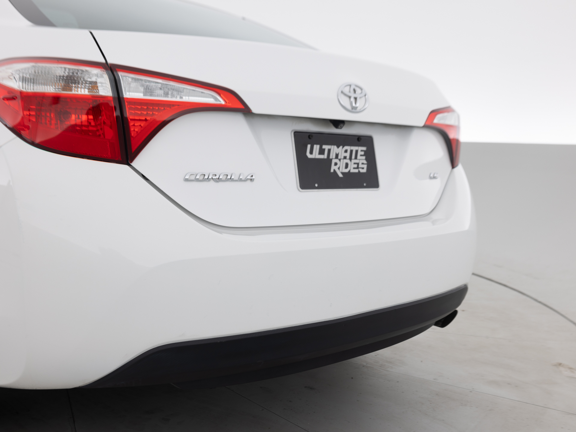 Used White Toyota Corolla LE-7 for Sale