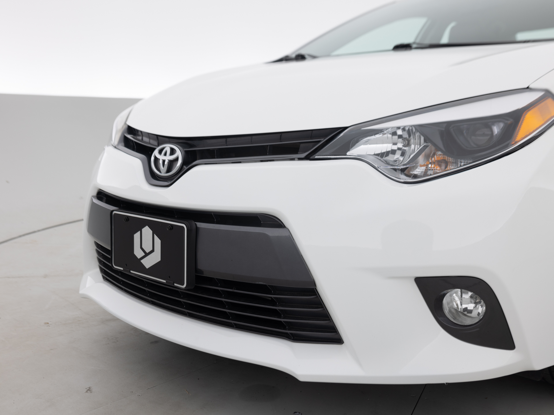 Used White Toyota Corolla LE-8 for Sale