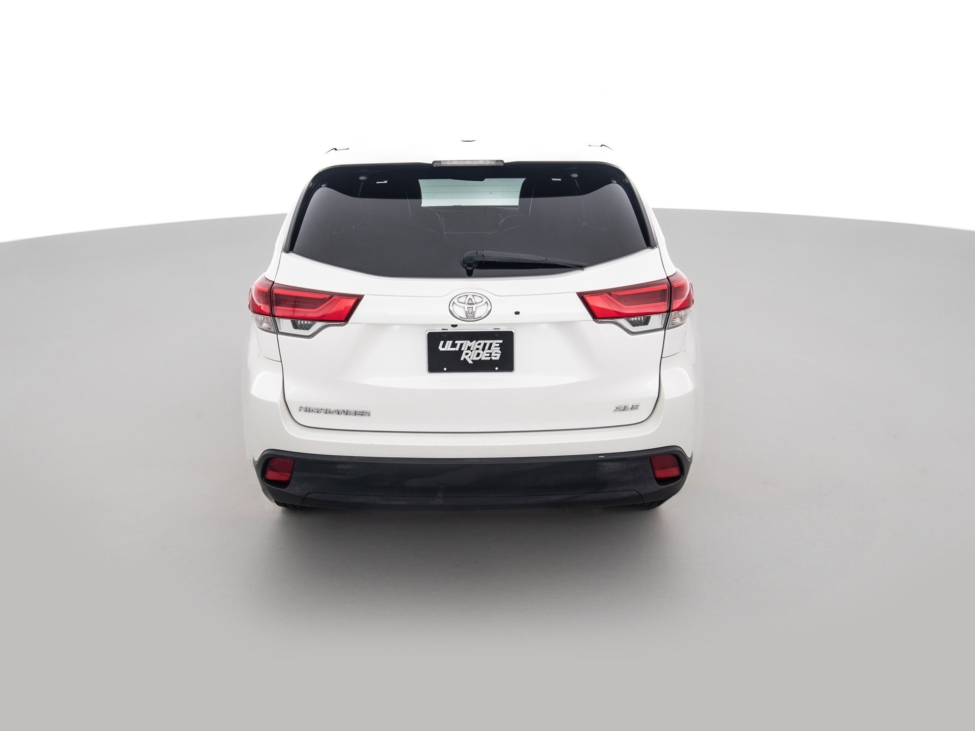 white toyota highlander xle 5