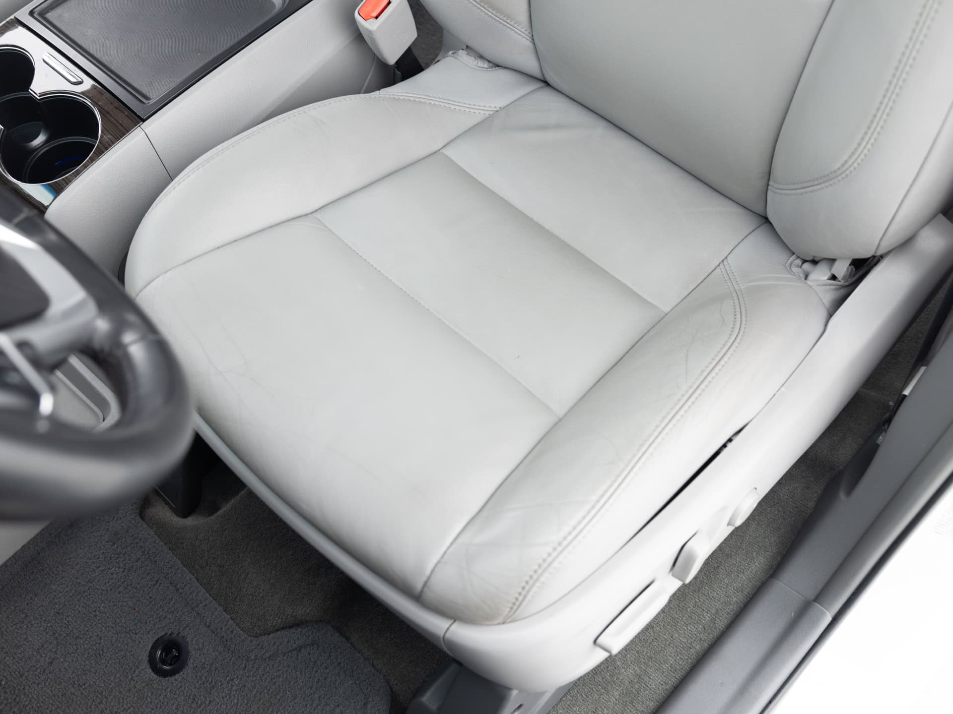 Used White Toyota Sienna Van-13 for Sale